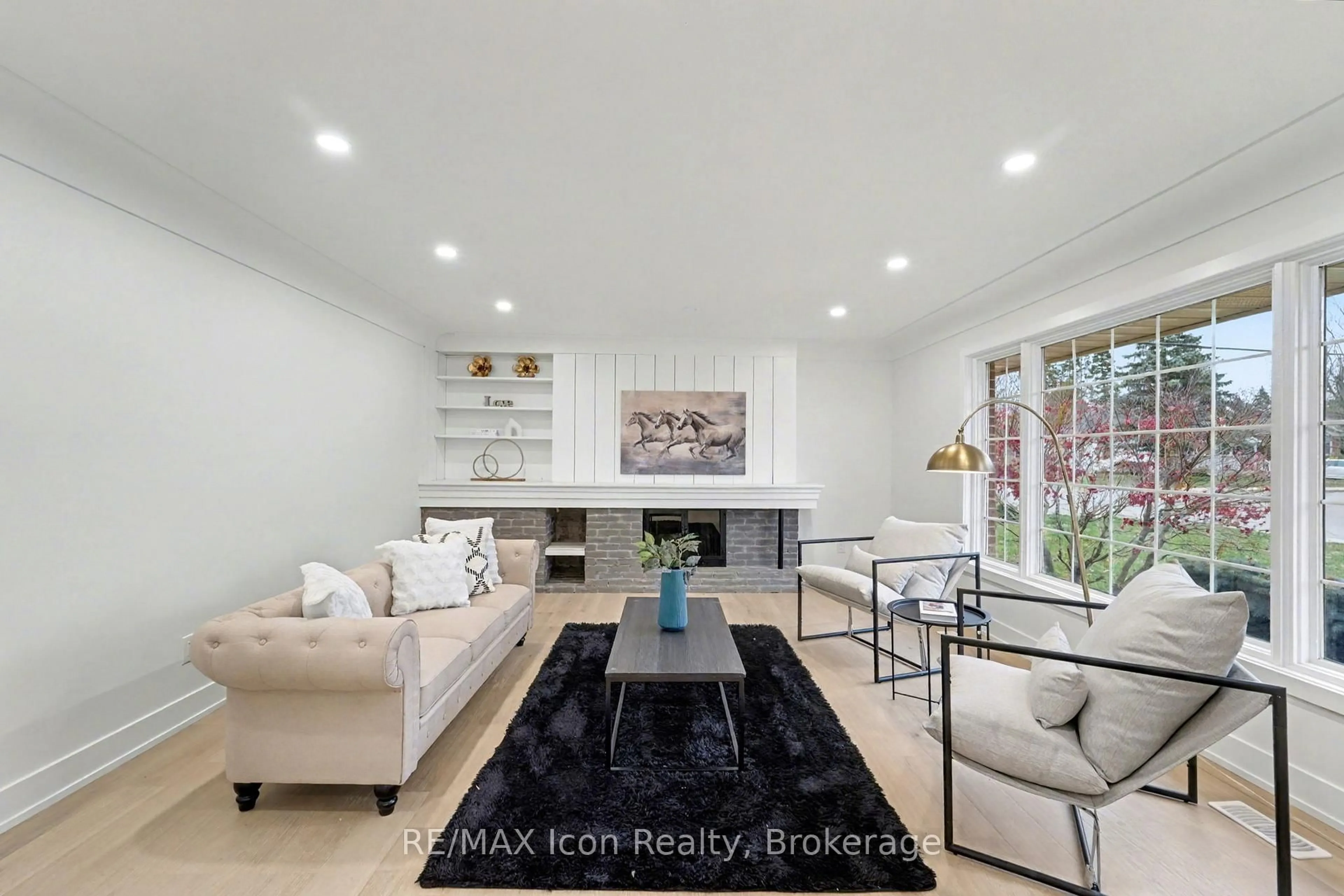 Living room with furniture, ceramic/tile floor for 519 Fair St, Woodstock Ontario N4S 5T7