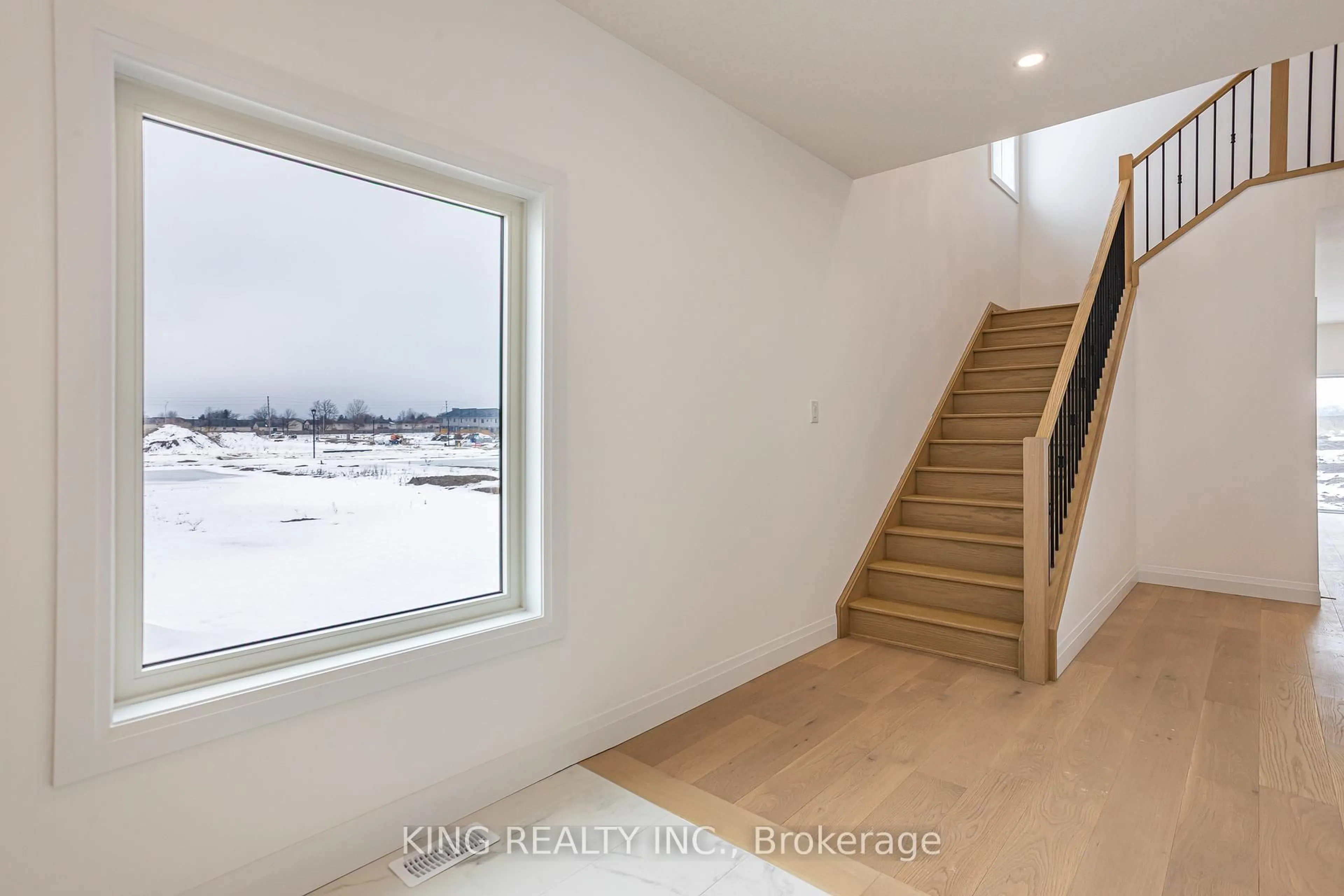 Indoor foyer for 1312 Honeywood Dr, London South Ontario N6M 0M1