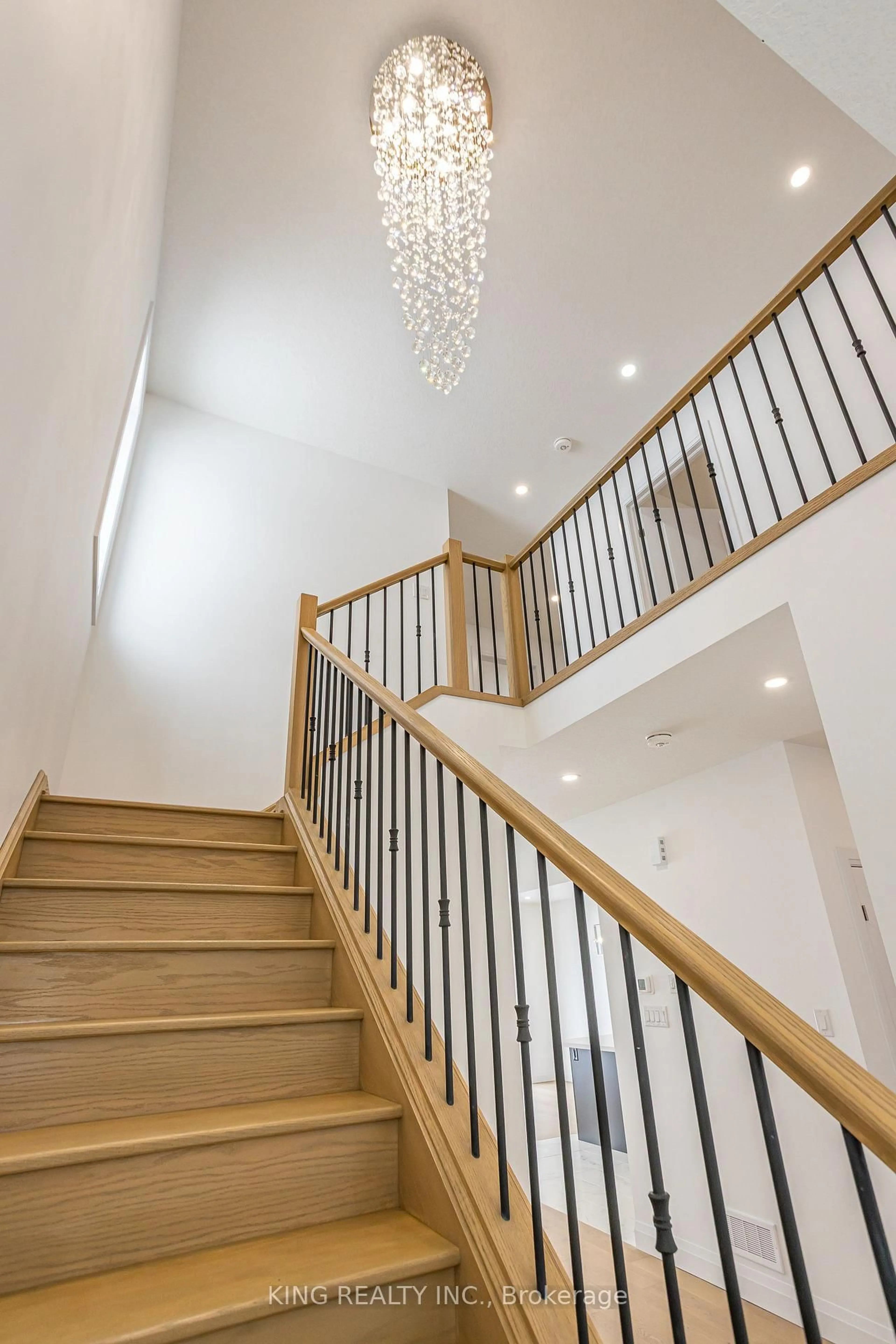 Stairs for 1312 Honeywood Dr, London South Ontario N6M 0M1