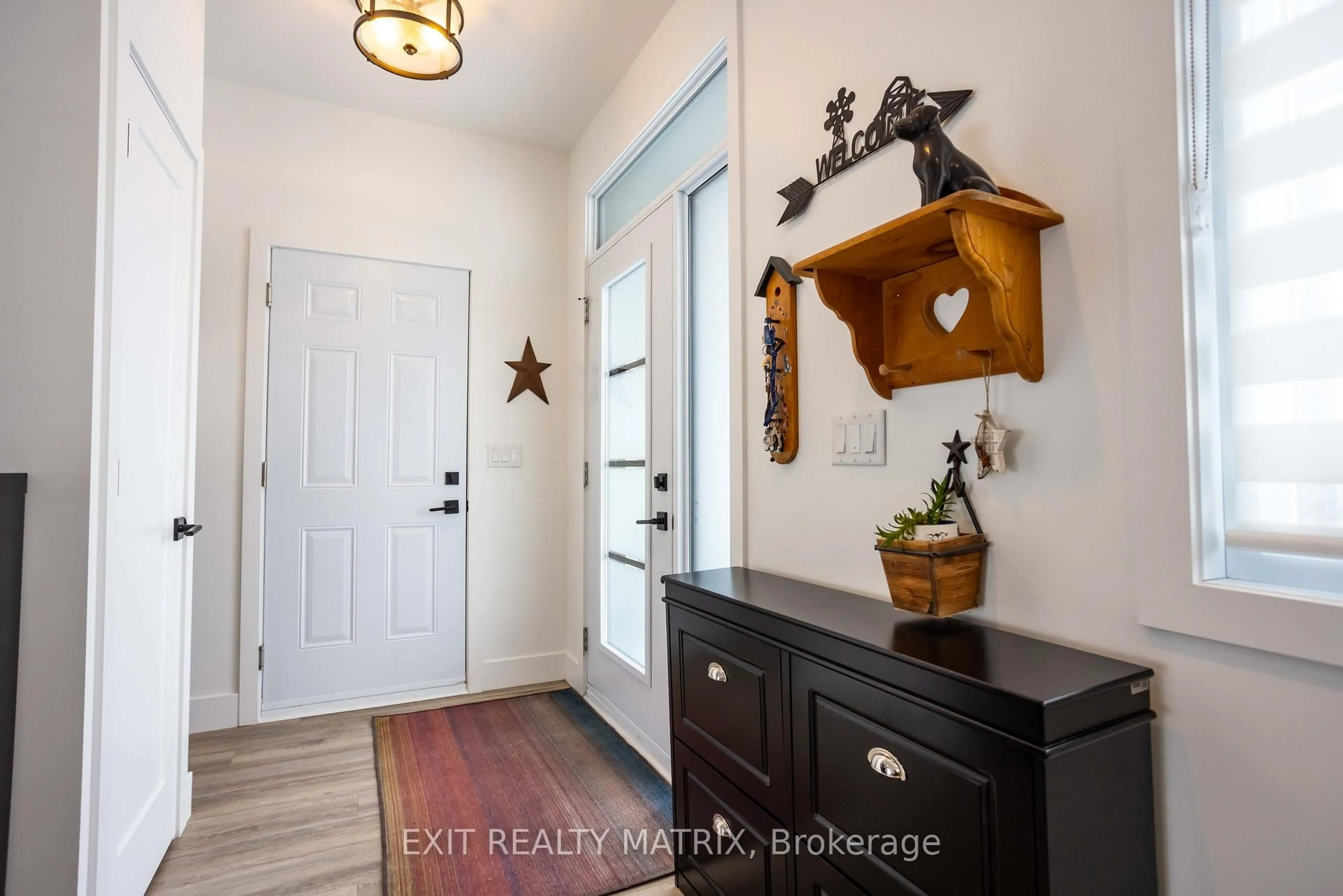 Indoor entryway for 686 ST ISIDORE Rd, Casselman Ontario K0A 1M0