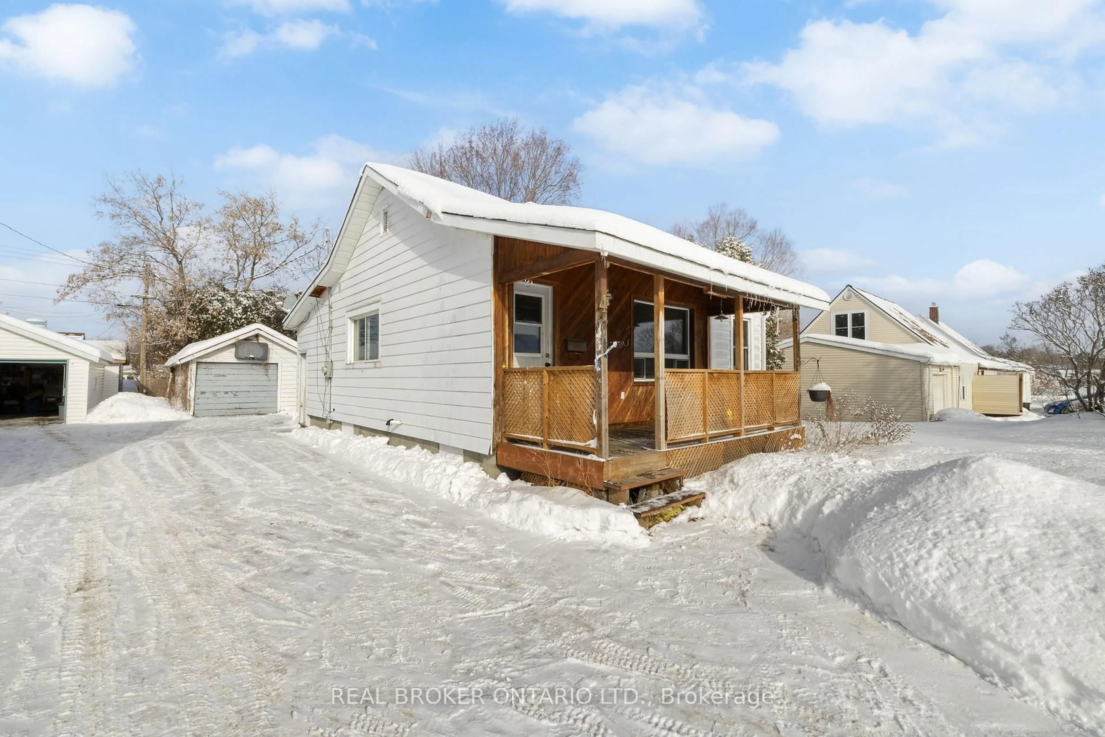 Unknown for 47 Pine St, Smiths Falls Ontario K7A 3T7