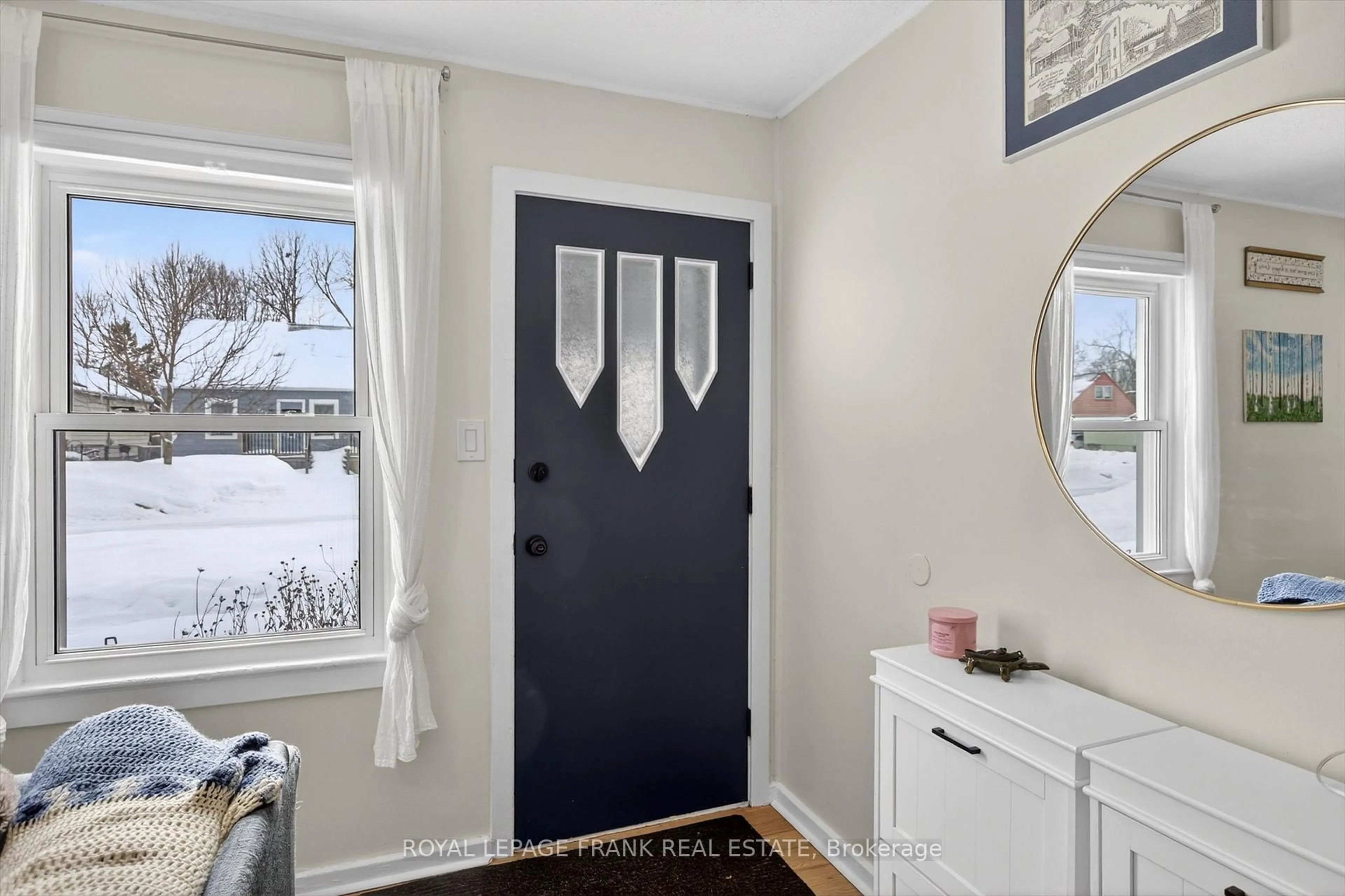 Indoor entryway for 744 Brown St, Peterborough Ontario K9J 4K8