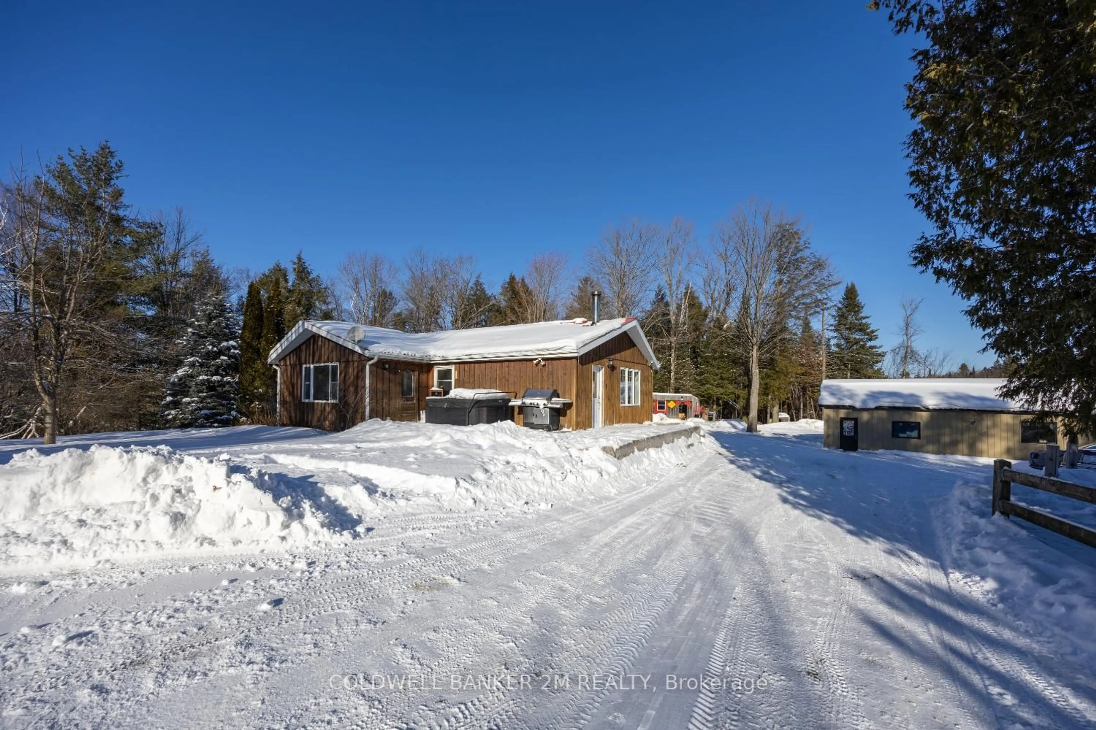 A pic from outside/outdoor area/front of a property/back of a property/a pic from drone, street for 940 Killarney Bay Rd, Kawartha Lakes Ontario K0M 1G0