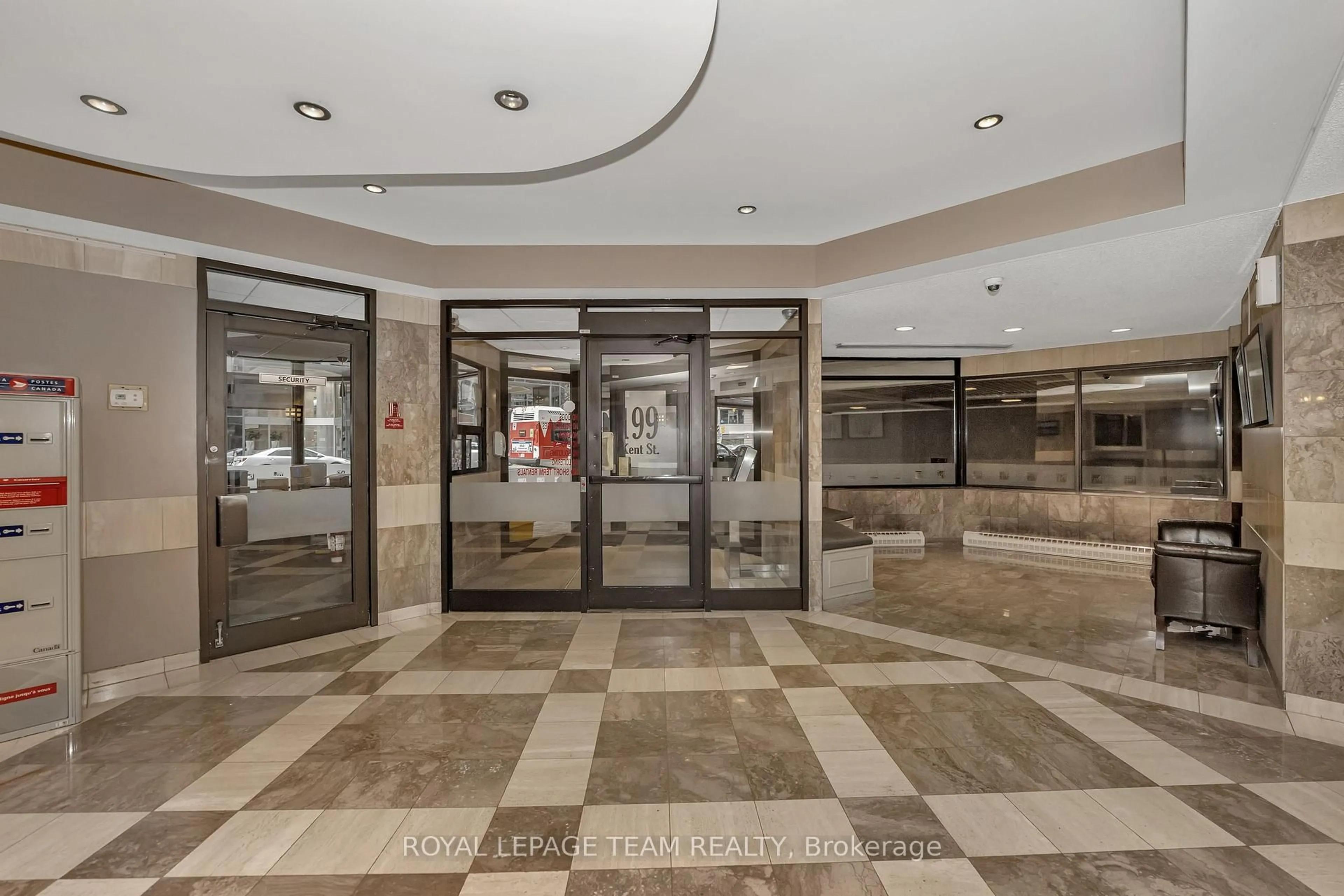 Indoor foyer for 199 Kent St #1701, Ottawa Ontario K2P 2K8