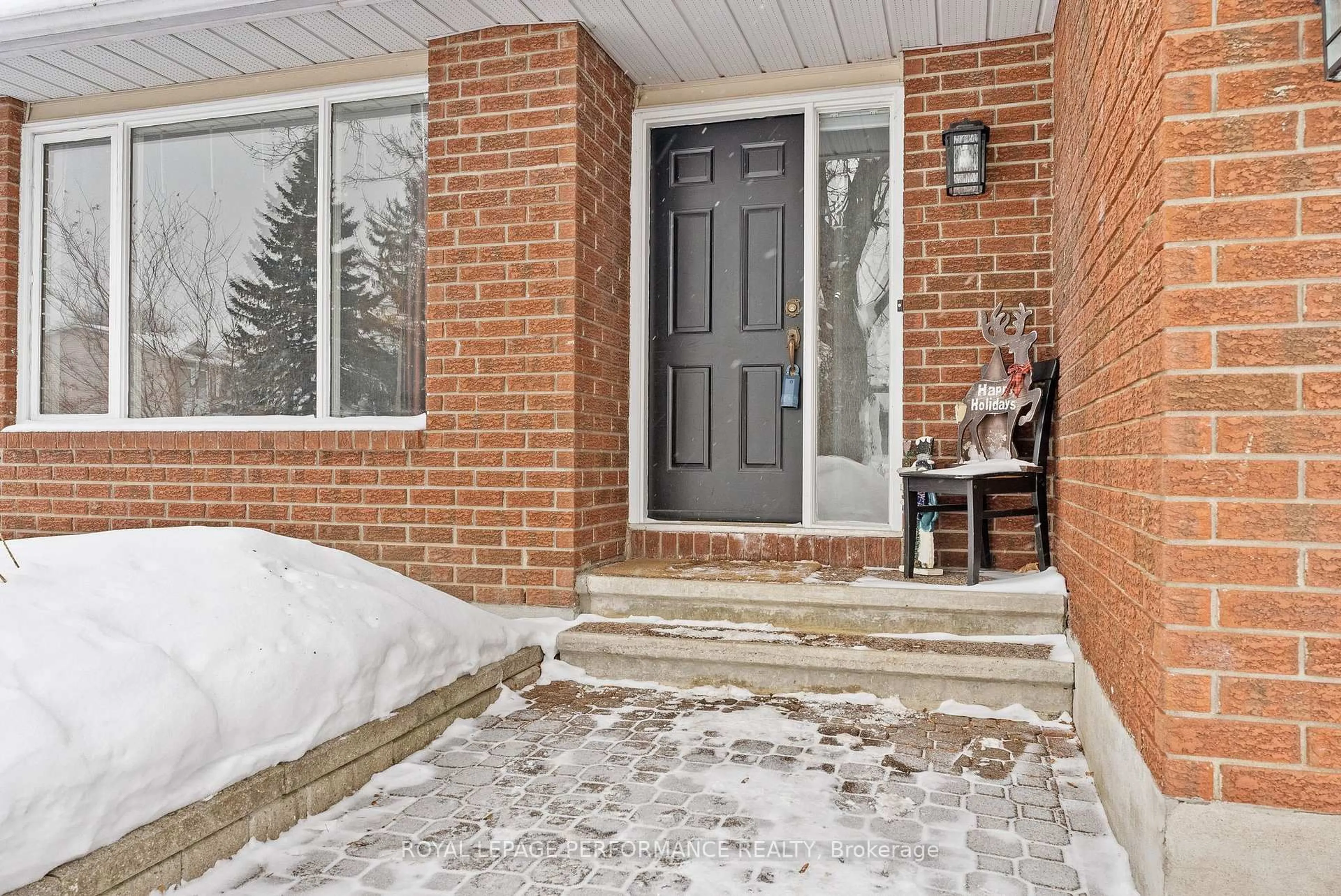 Indoor entryway for 690 Princess Louise Dr, Ottawa Ontario K4A 2C1
