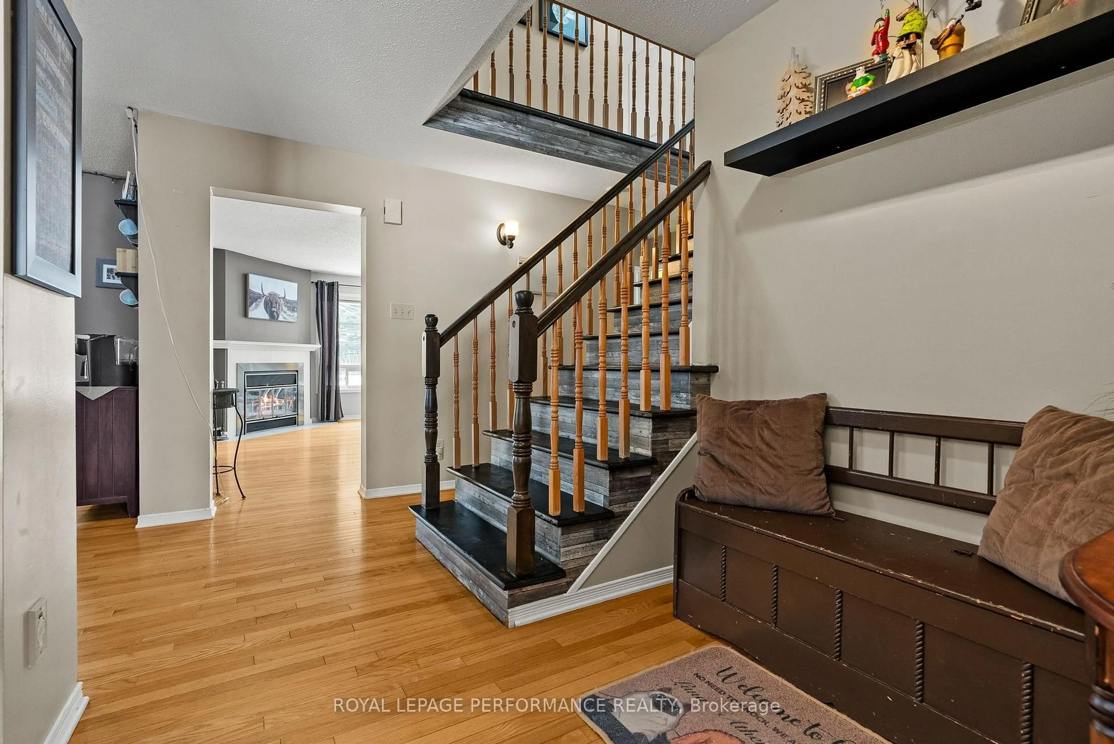 Unknown for 690 Princess Louise Dr, Ottawa Ontario K4A 2C1