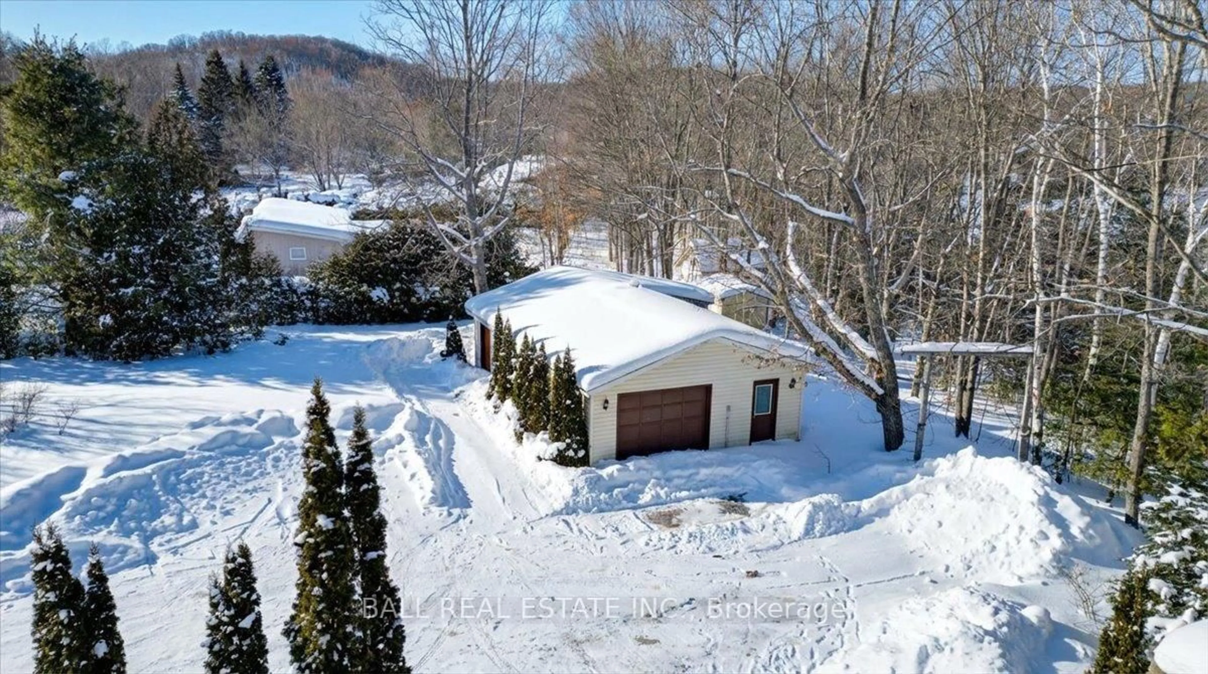 A pic from outside/outdoor area/front of a property/back of a property/a pic from drone, street for 468 Monck Rd, Bancroft Ontario K0L 1C0