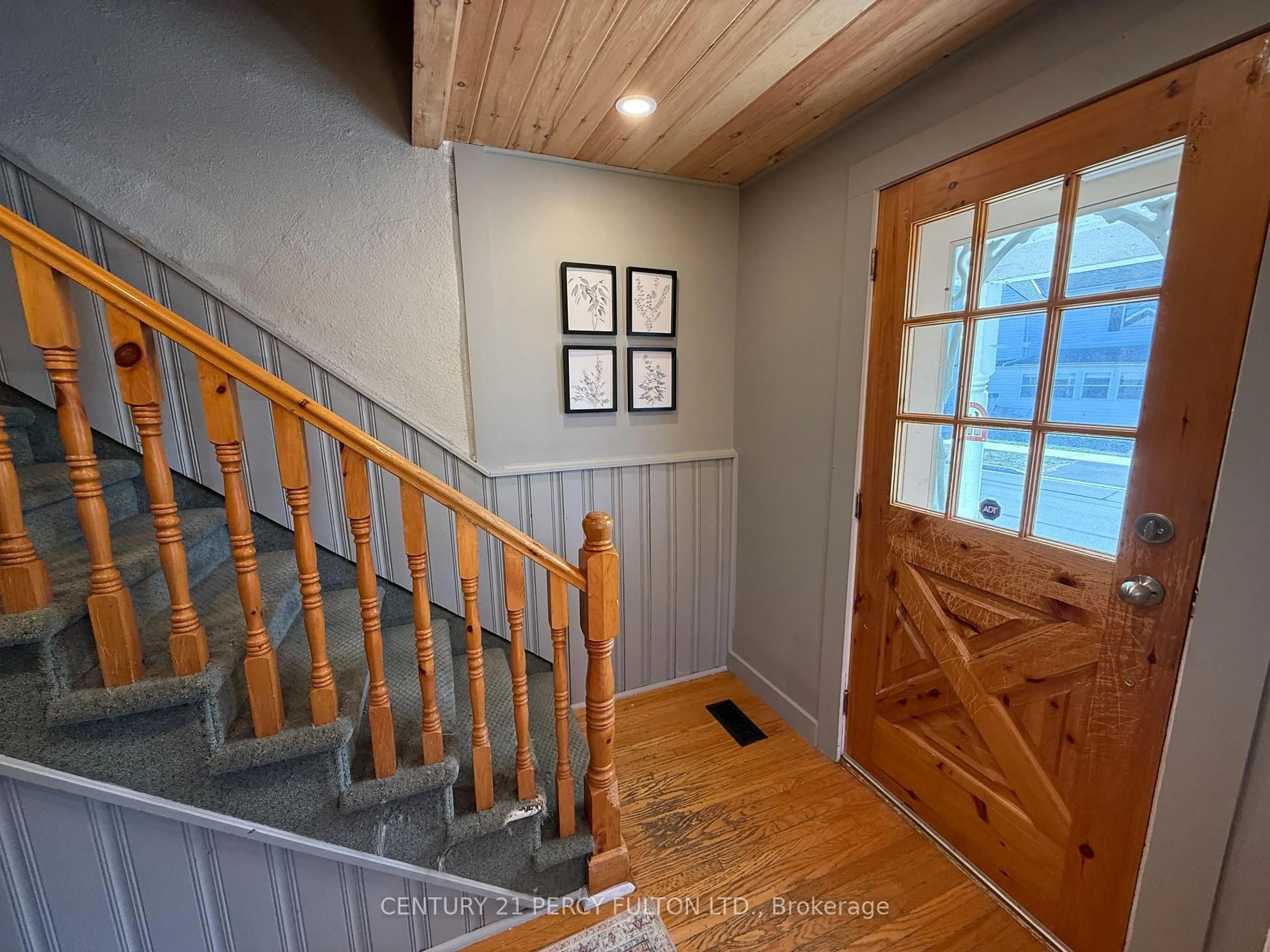 Indoor entryway for 52 Heber St, Quinte West Ontario K8V 1M9