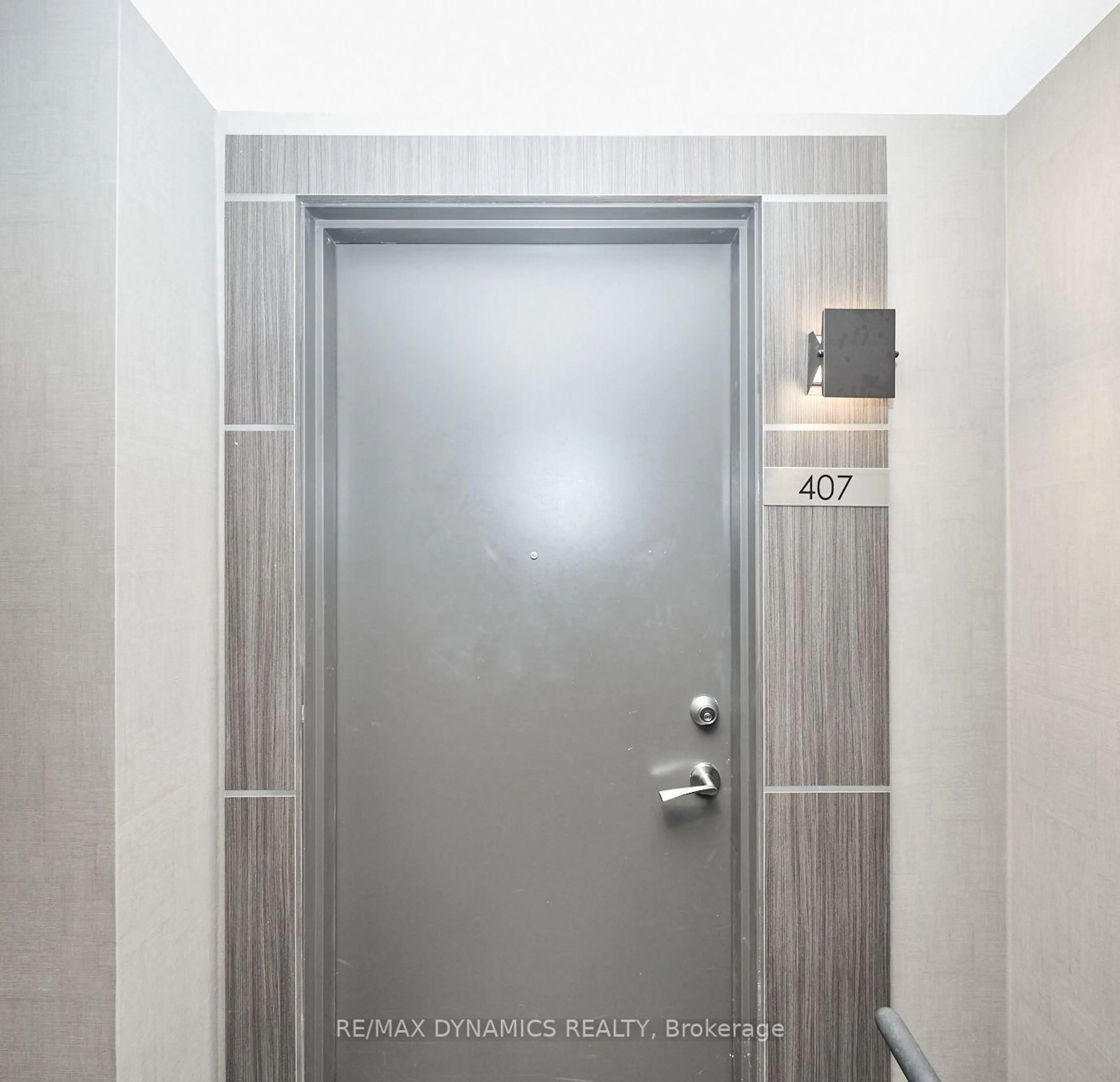 Indoor entryway for 550 North Service Rd #407, Grimsby Ontario L3M 0H9