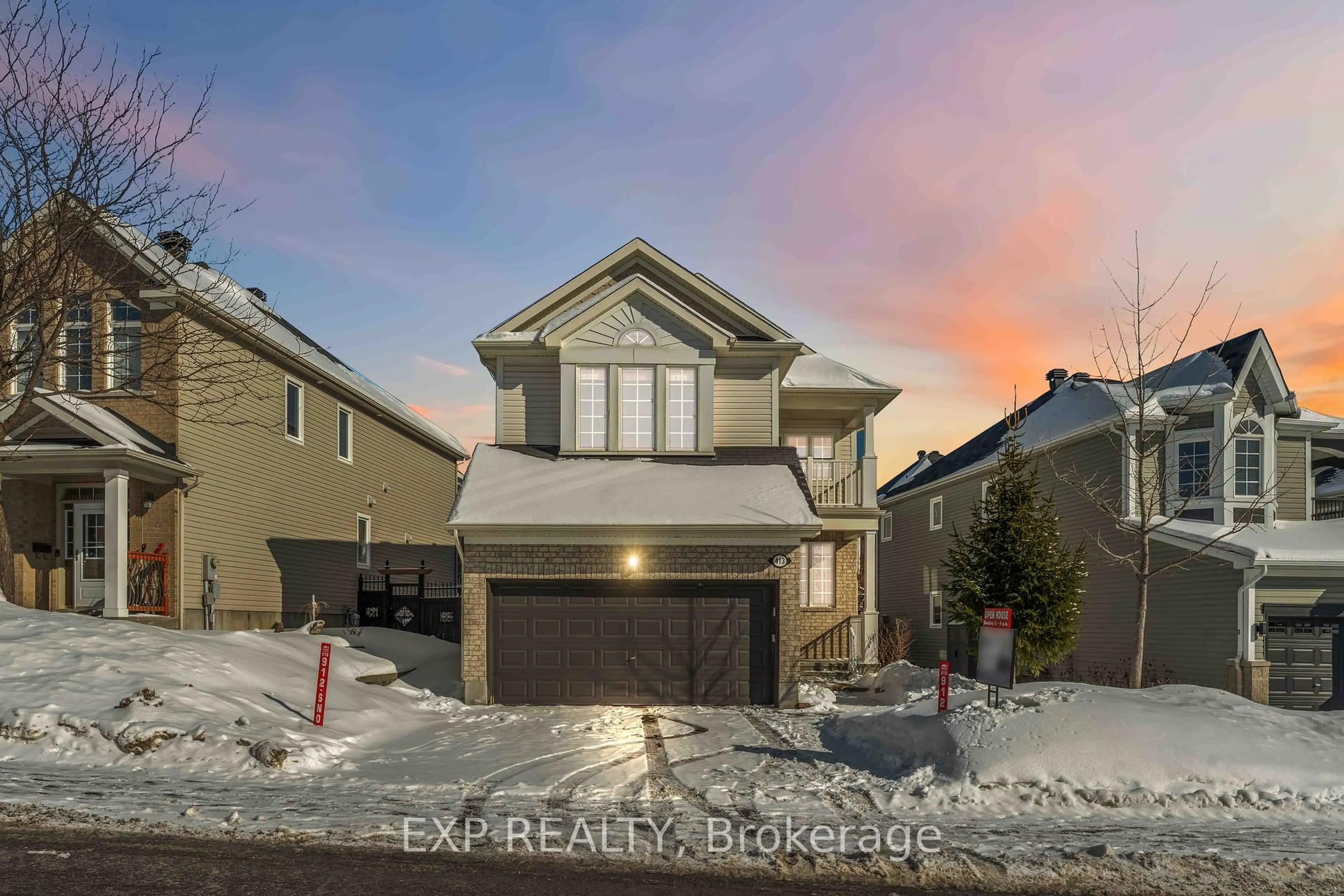 A pic from outside/outdoor area/front of a property/back of a property/a pic from drone, street for 413 Tillsonburg St, Ottawa Ontario K2T 0C3