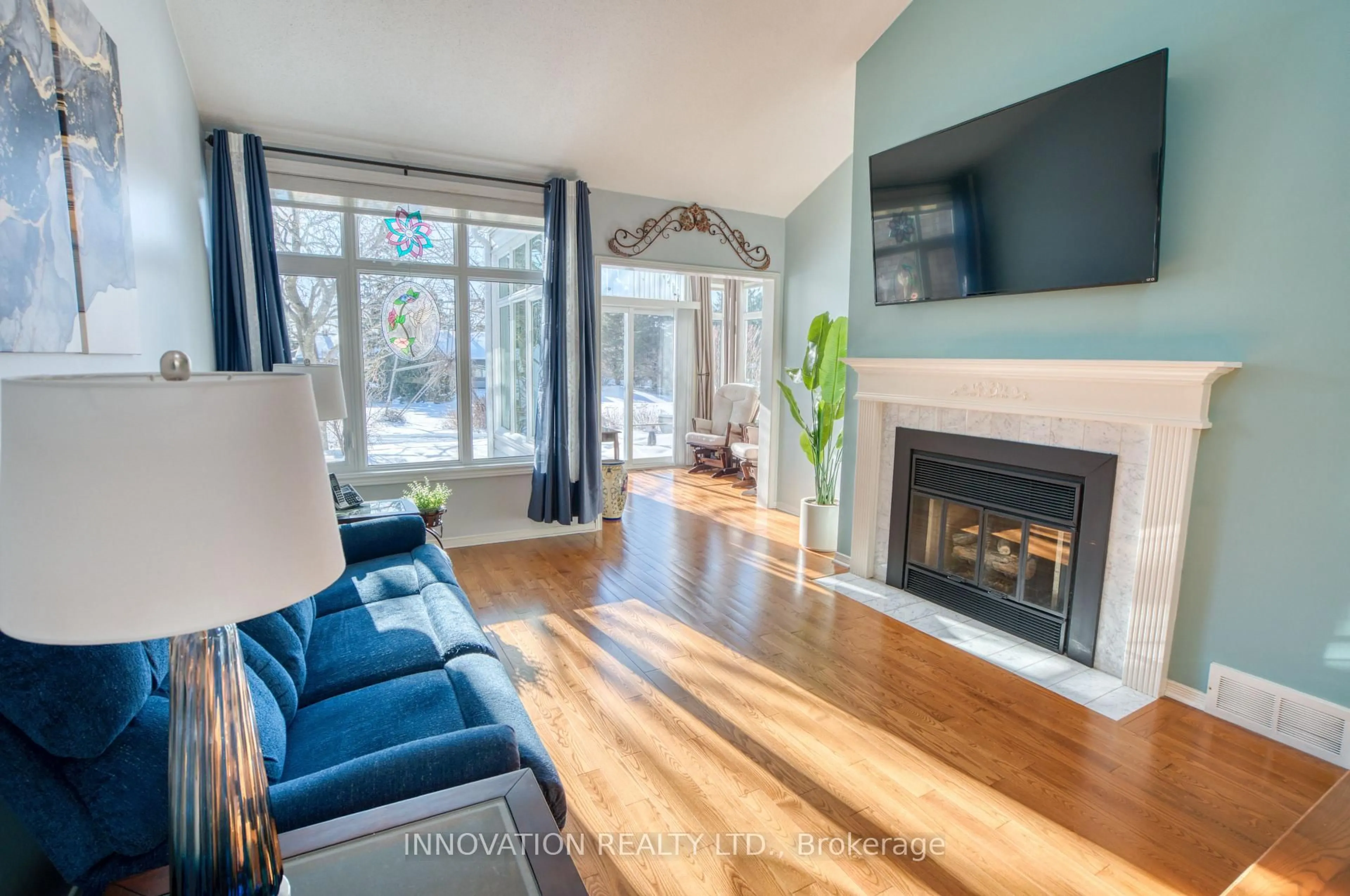 Living room with furniture, wood/laminate floor for 4 Innesbrook Crt, Ottawa Ontario K2S 1C7