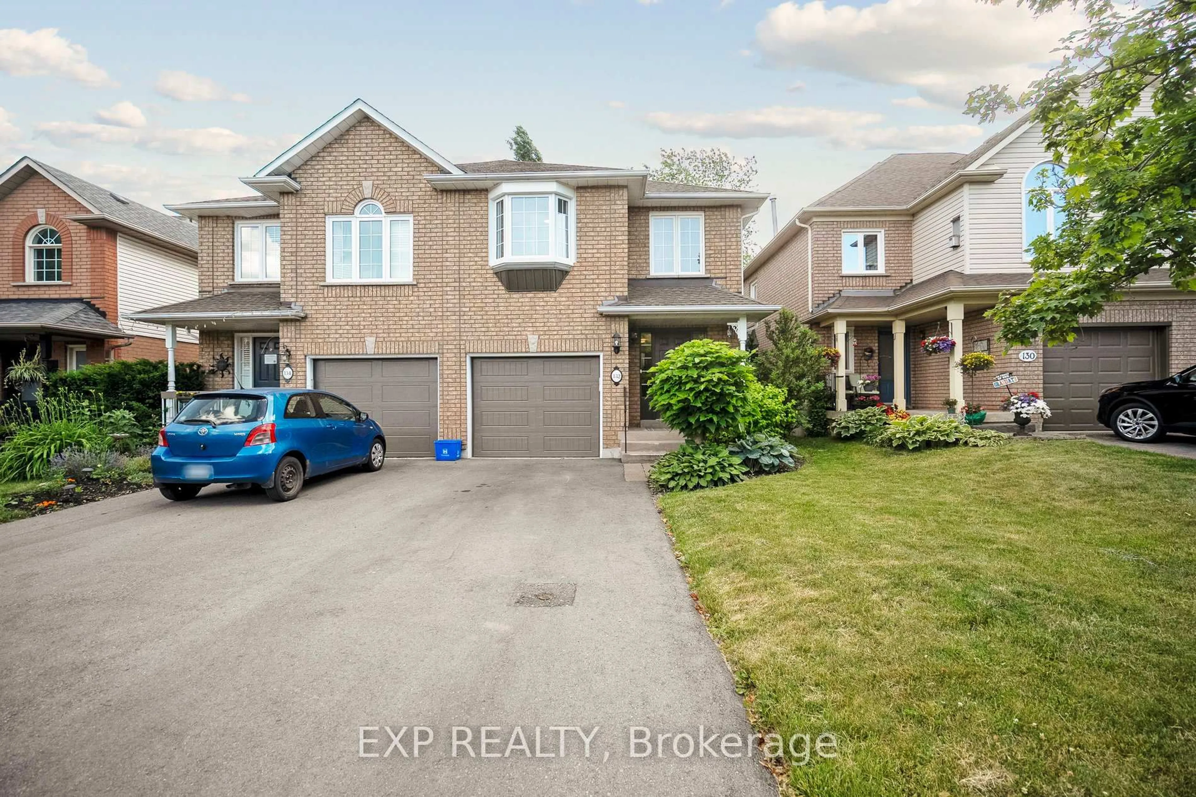 A pic from outside/outdoor area/front of a property/back of a property/a pic from drone, street for 132 Harnesworth Cres, Hamilton Ontario L0R 2H6