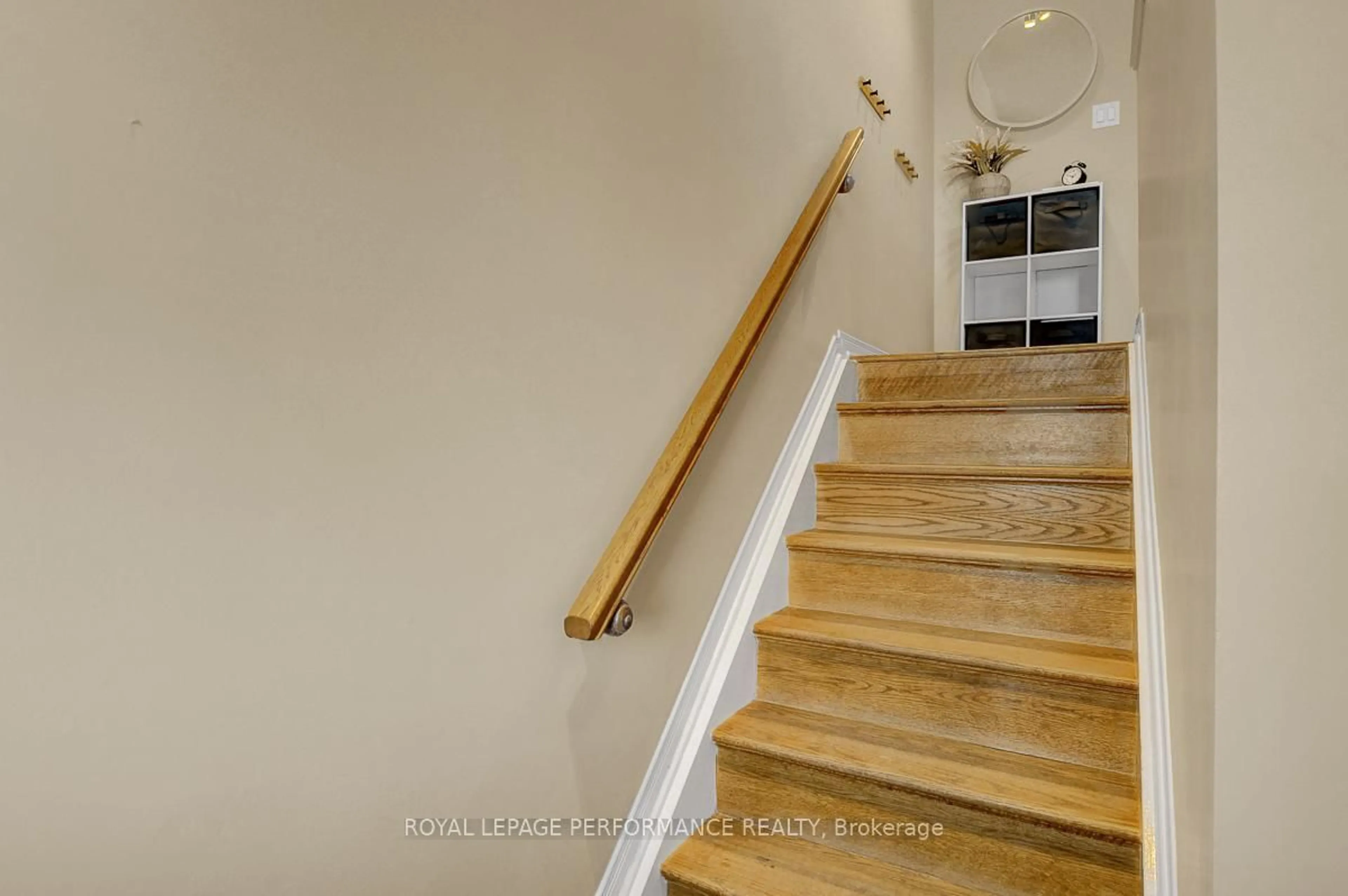 Stairs for 95 Manhattan Cres, Ottawa Ontario K2C 4B7