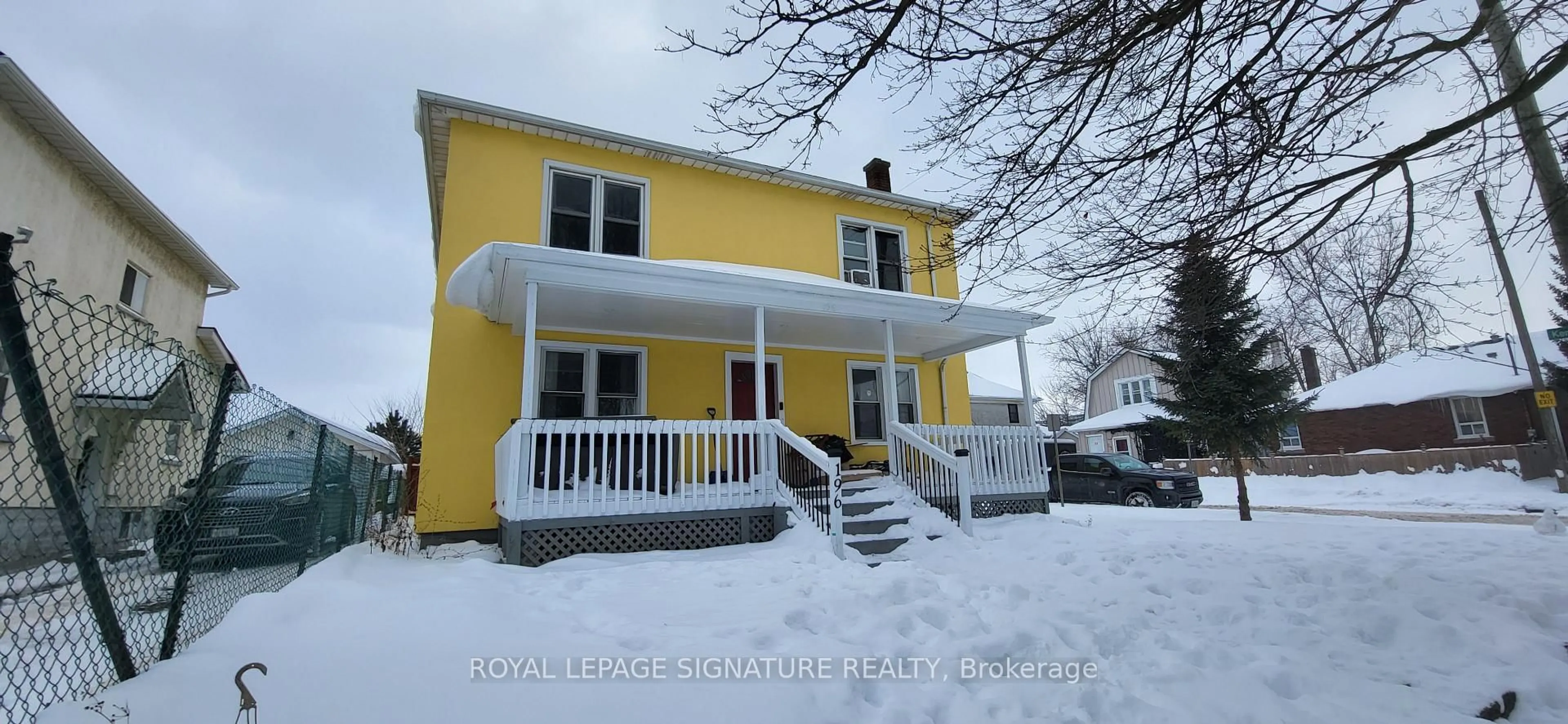 Home with vinyl exterior material, building for 196 Ross St, Welland Ontario L3B 2N3