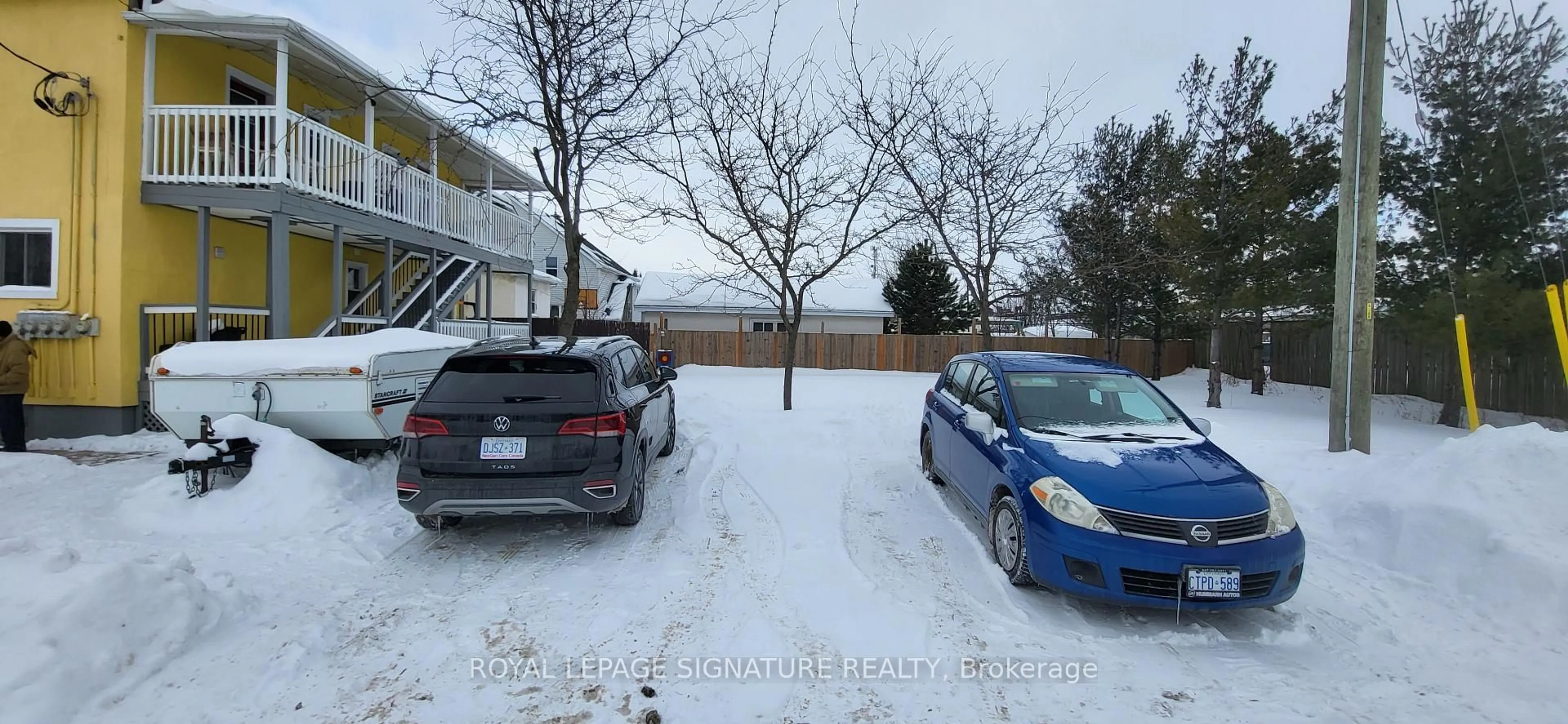 Parking for 196 Ross St, Welland Ontario L3B 2N3