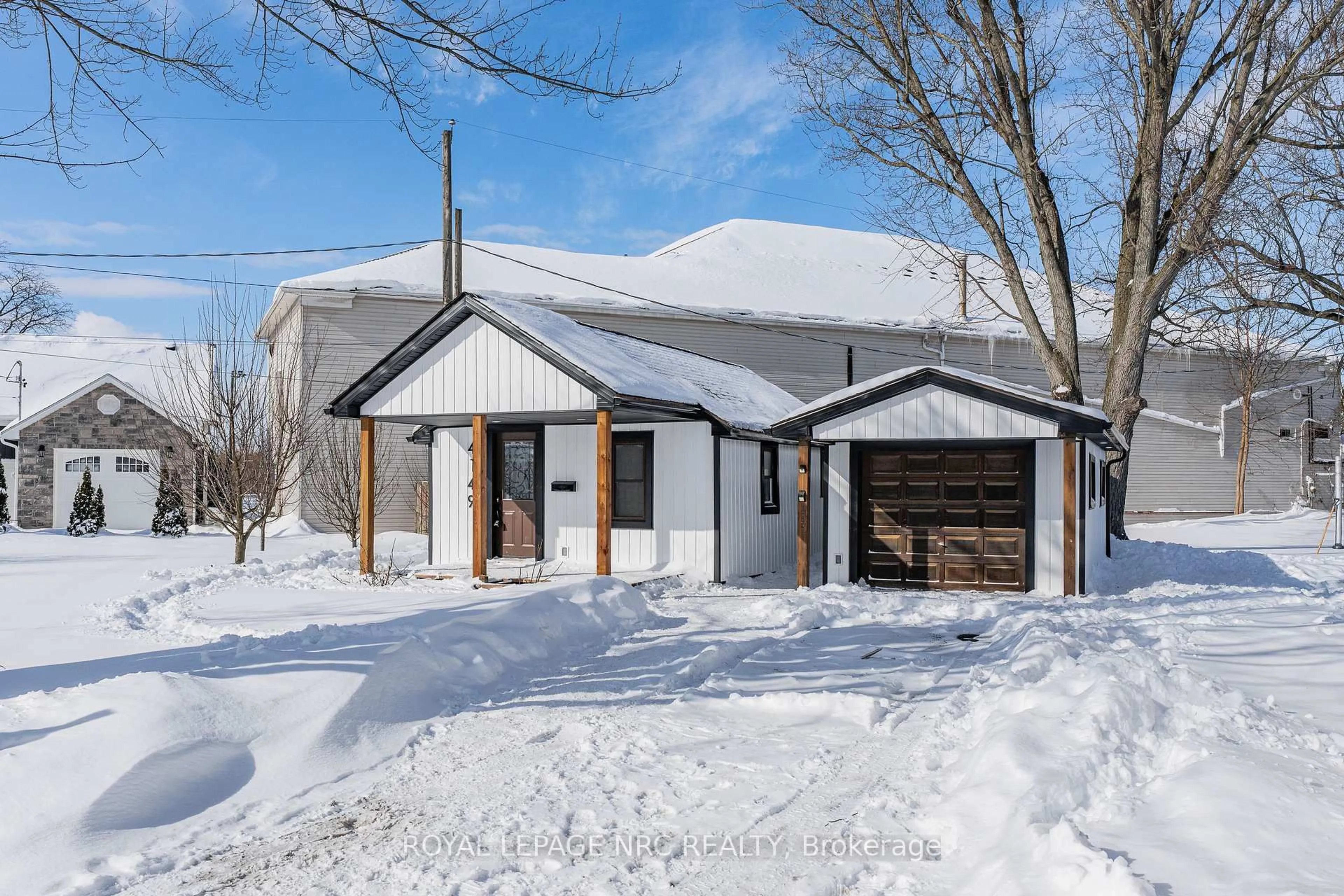 Unknown for 4149 Welland St, Niagara Falls Ontario L2G 6J9