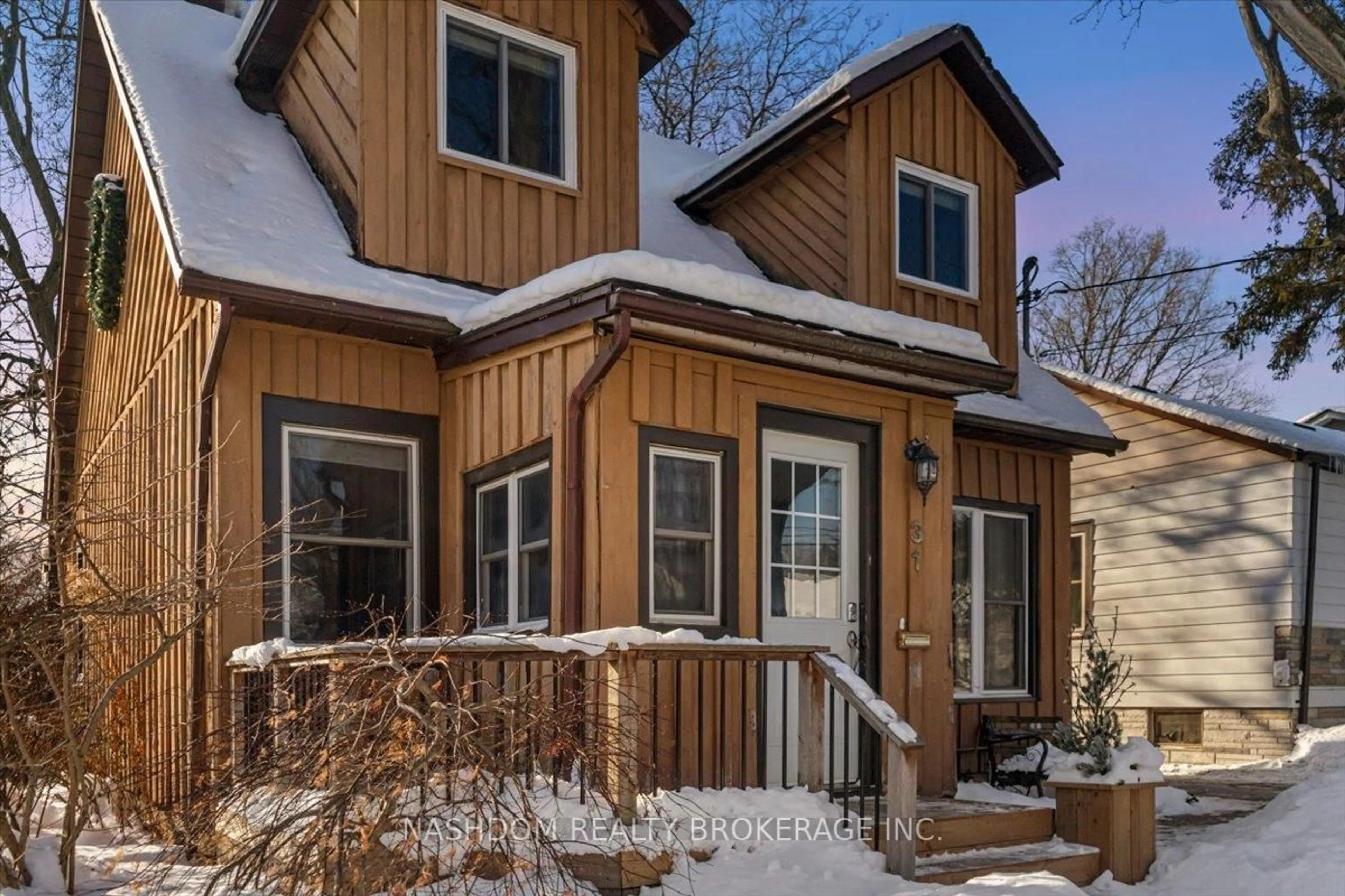 Home with brick exterior material, street for 31 Hunter St, Hamilton Ontario L9H 1E5