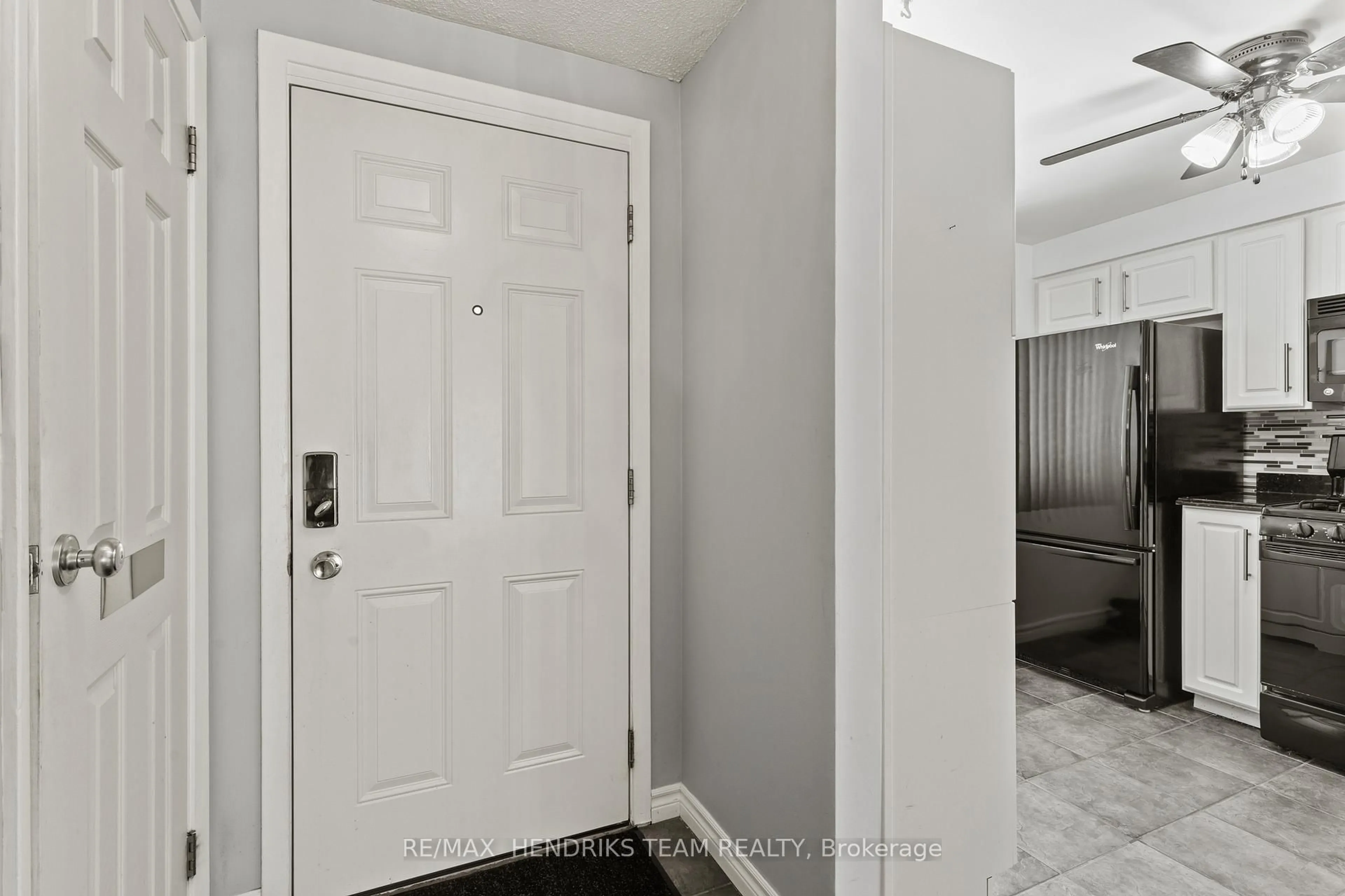 Indoor entryway for 50 Lakeshore Rd #66, St. Catharines Ontario L2N 6P8