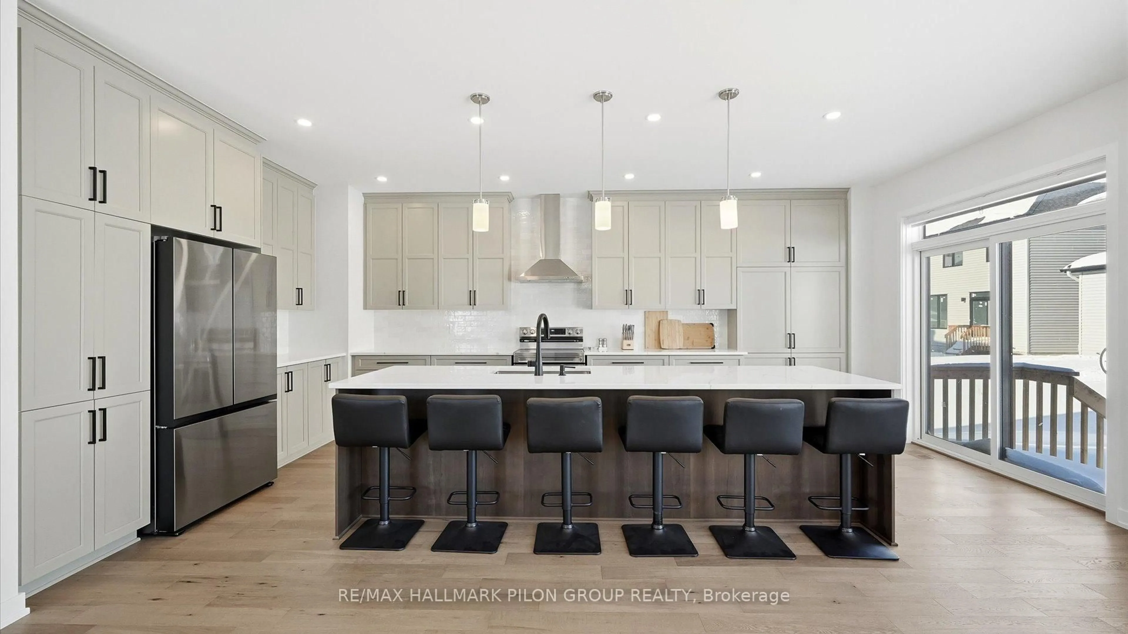 Contemporary kitchen, unknown for 272 Cornice St, Orleans Ontario K1W 0W4