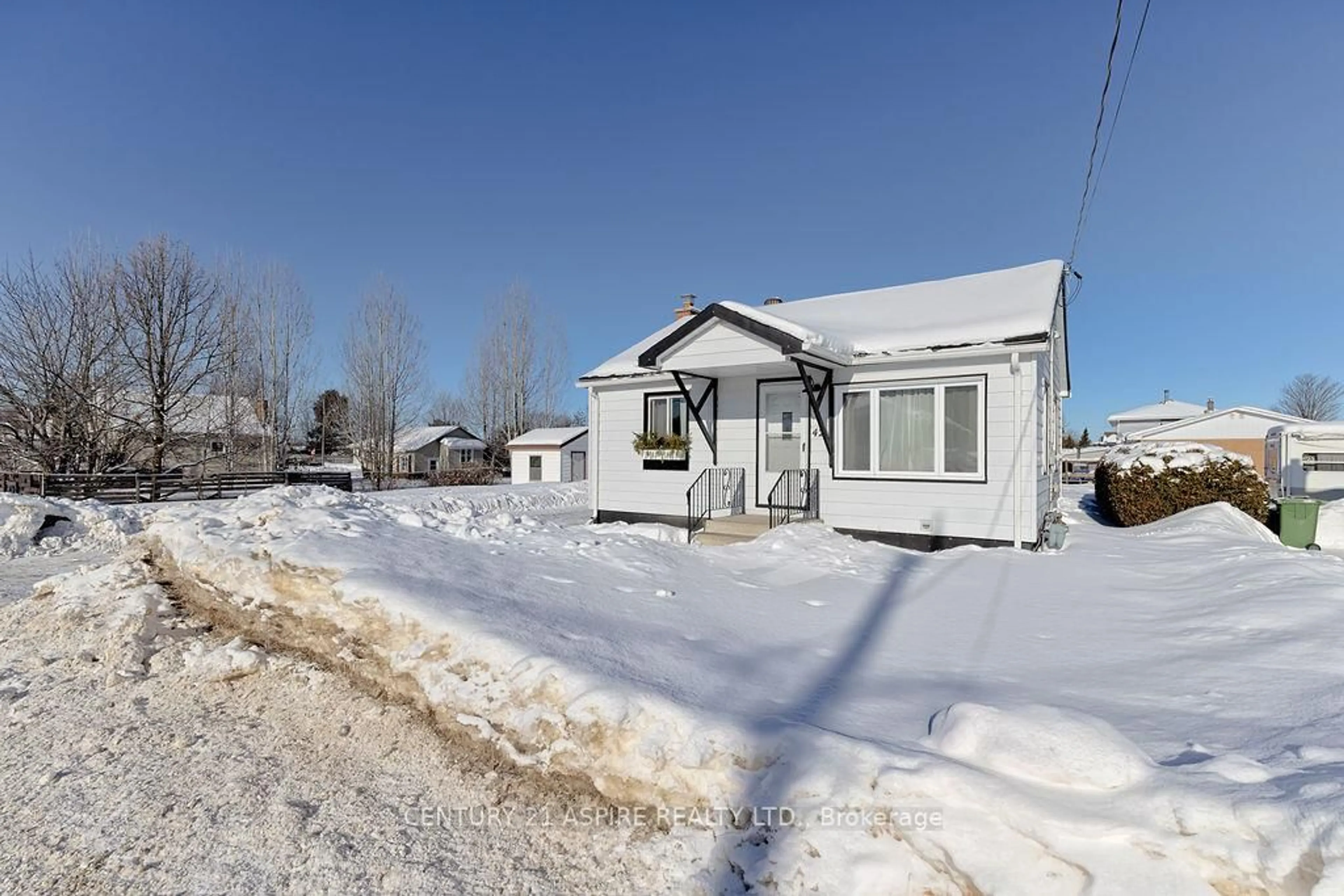 Shed for 42 Mohns Ave, Petawawa Ontario K8H 2G8