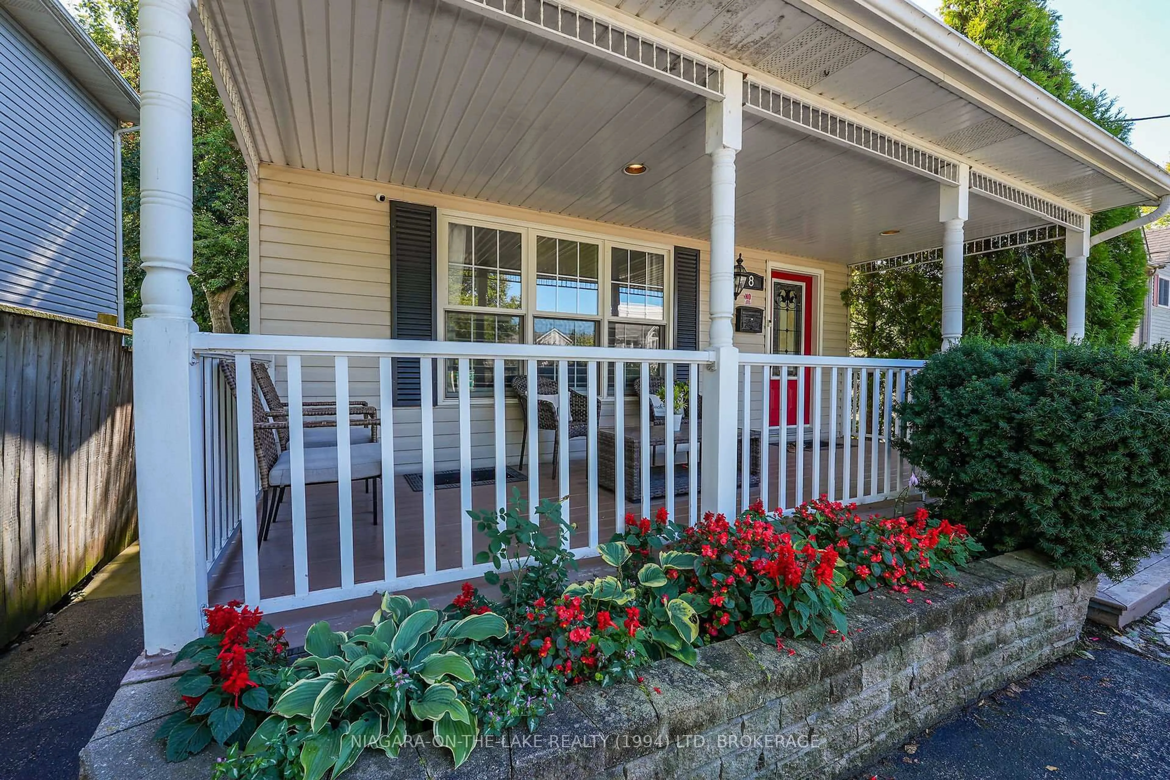 Patio, street for 8 Lakeside Dr, St. Catharines Ontario L2M 1P2