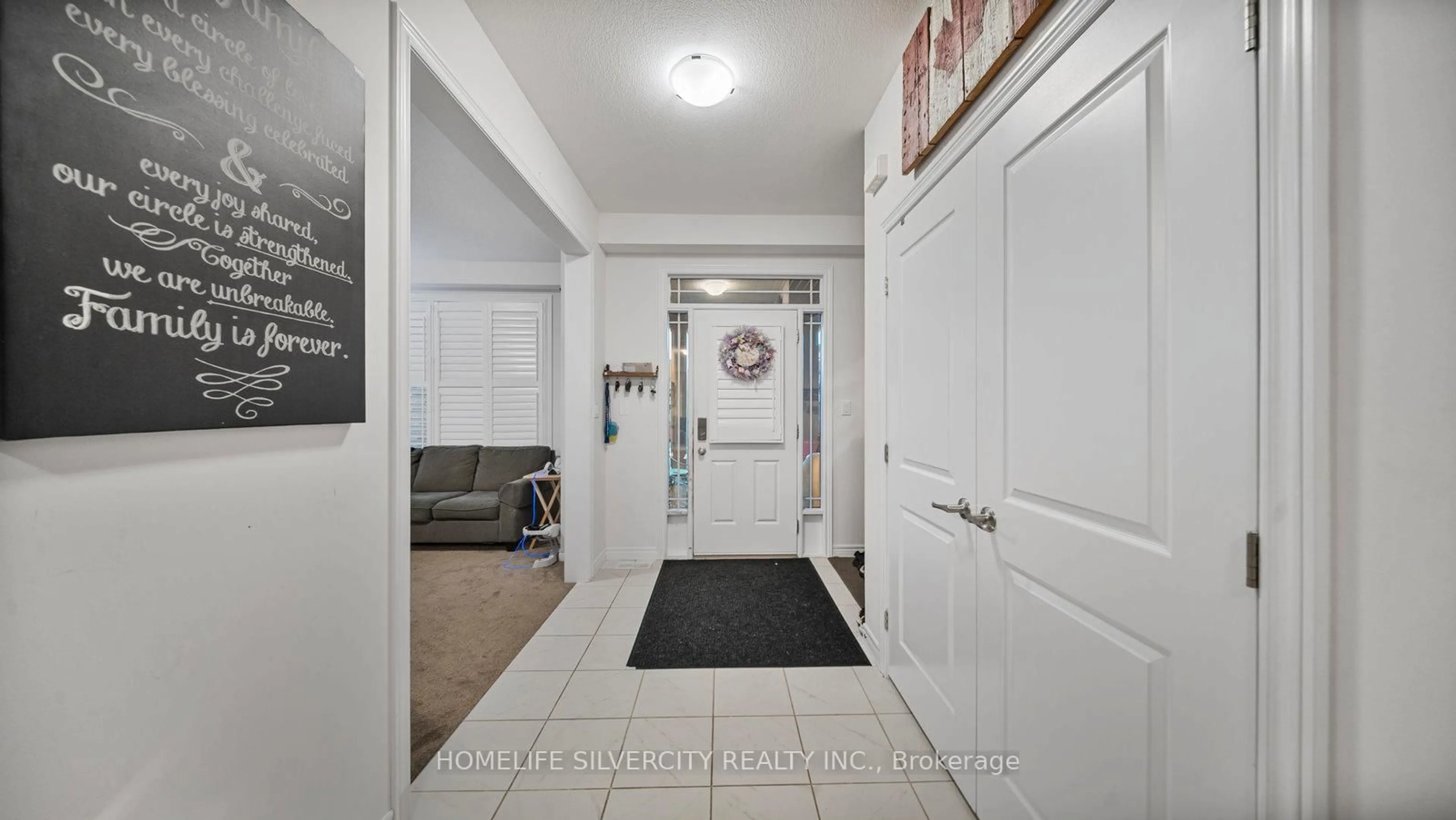 Indoor entryway for 38 Mcgovern Lane, Brant Ontario N3L 0K3