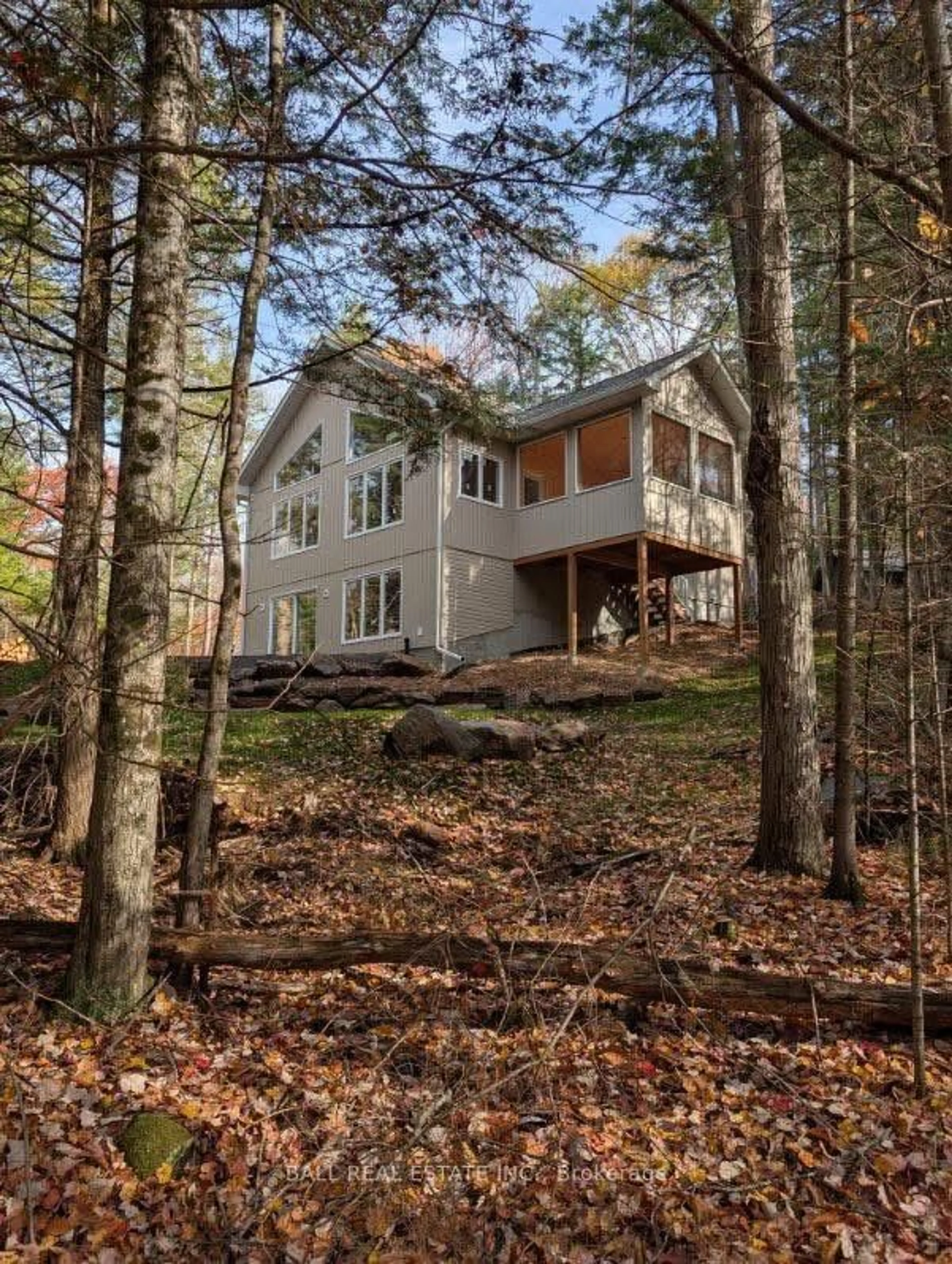 Home with vinyl exterior material, forest/trees view for 180 Lakeview St, Dysart et al Ontario K0M 1S0