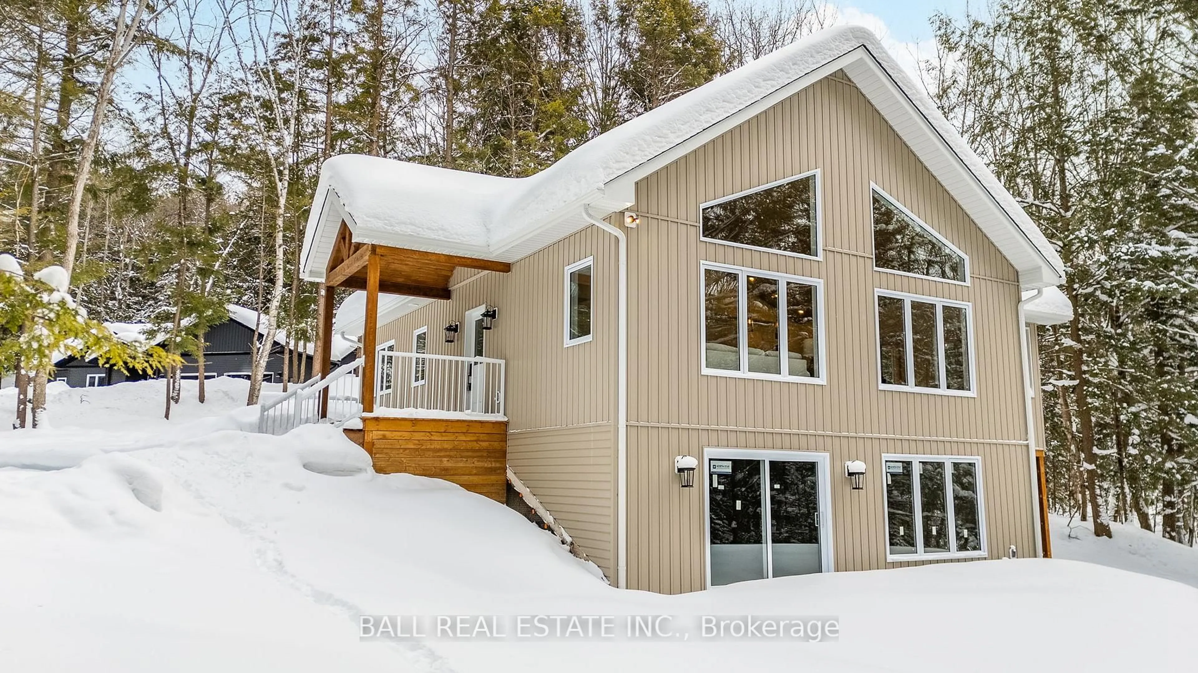 Home with vinyl exterior material, unknown for 180 Lakeview St, Dysart et al Ontario K0M 1S0