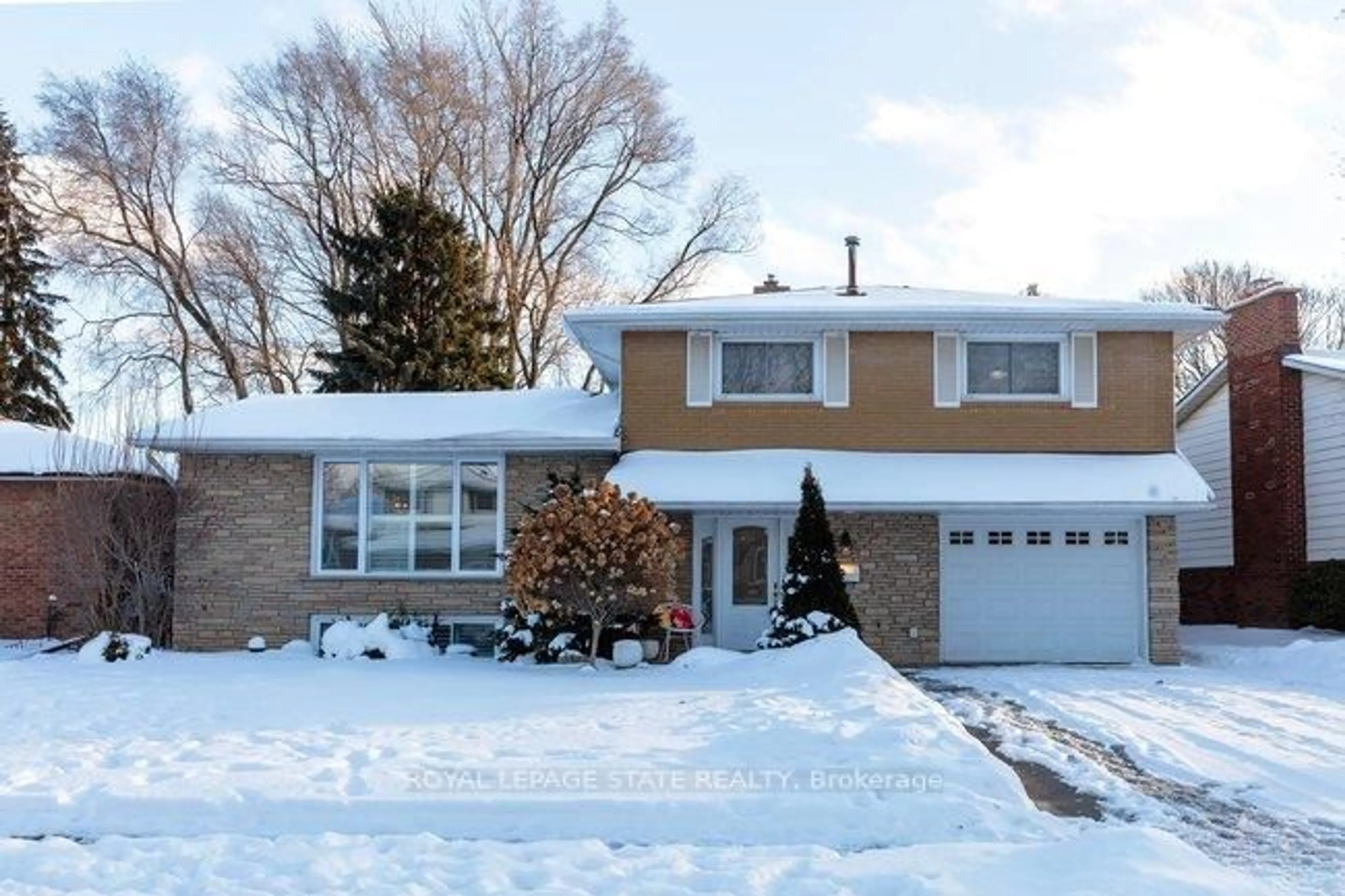 Home with brick exterior material, street for 35 Shalfleet Blvd, Brantford Ontario N3R 6L5