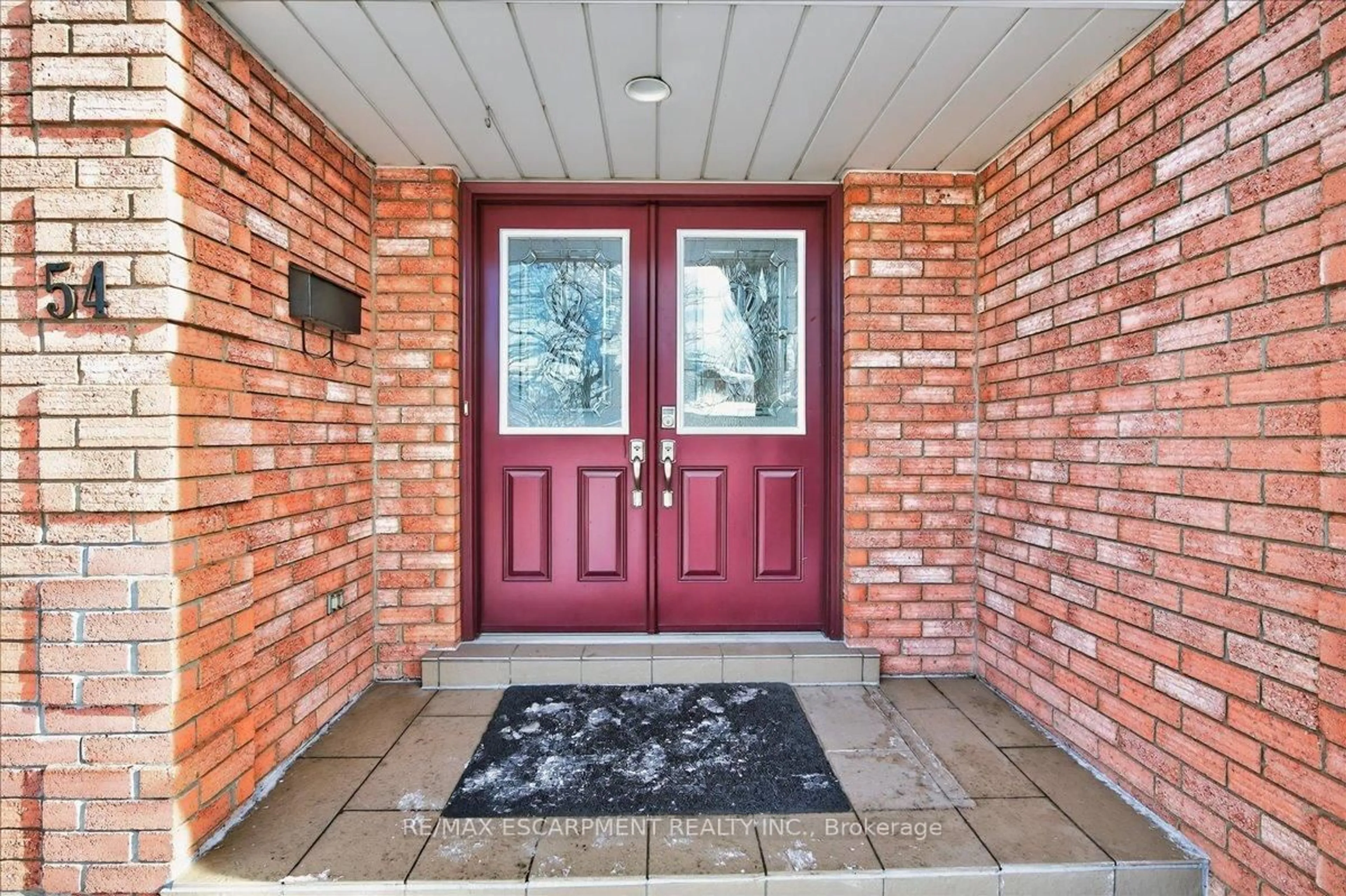 Indoor entryway for 54 GOLDCREST Dr, Hamilton Ontario L8G 4T6