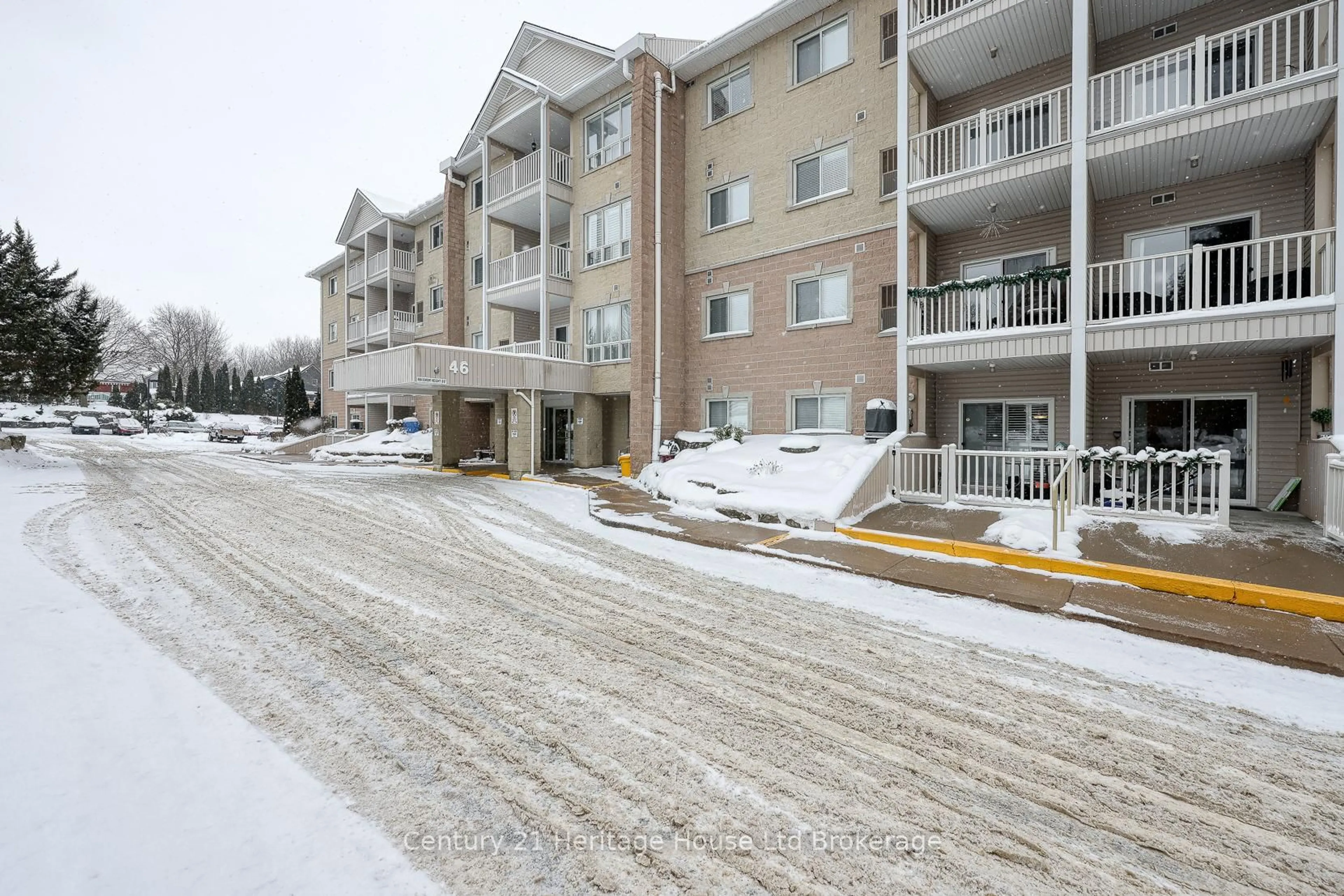 Patio, unknown for 46 Canterbury St #201, Ingersoll Ontario N5C 1C4