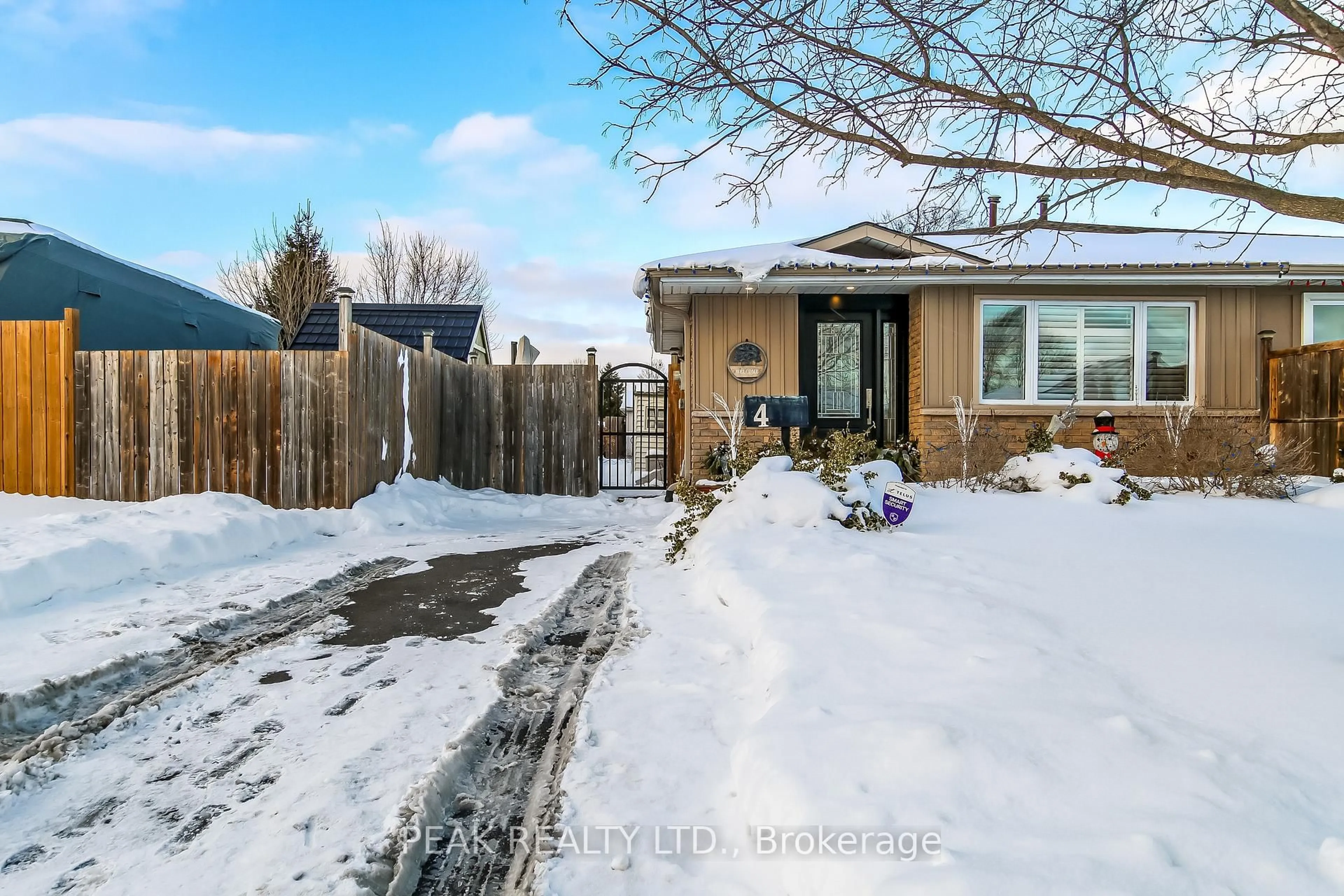 A pic from outside/outdoor area/front of a property/back of a property/a pic from drone, street for 4 Maple Cres, Brant Ontario N3L 3R4