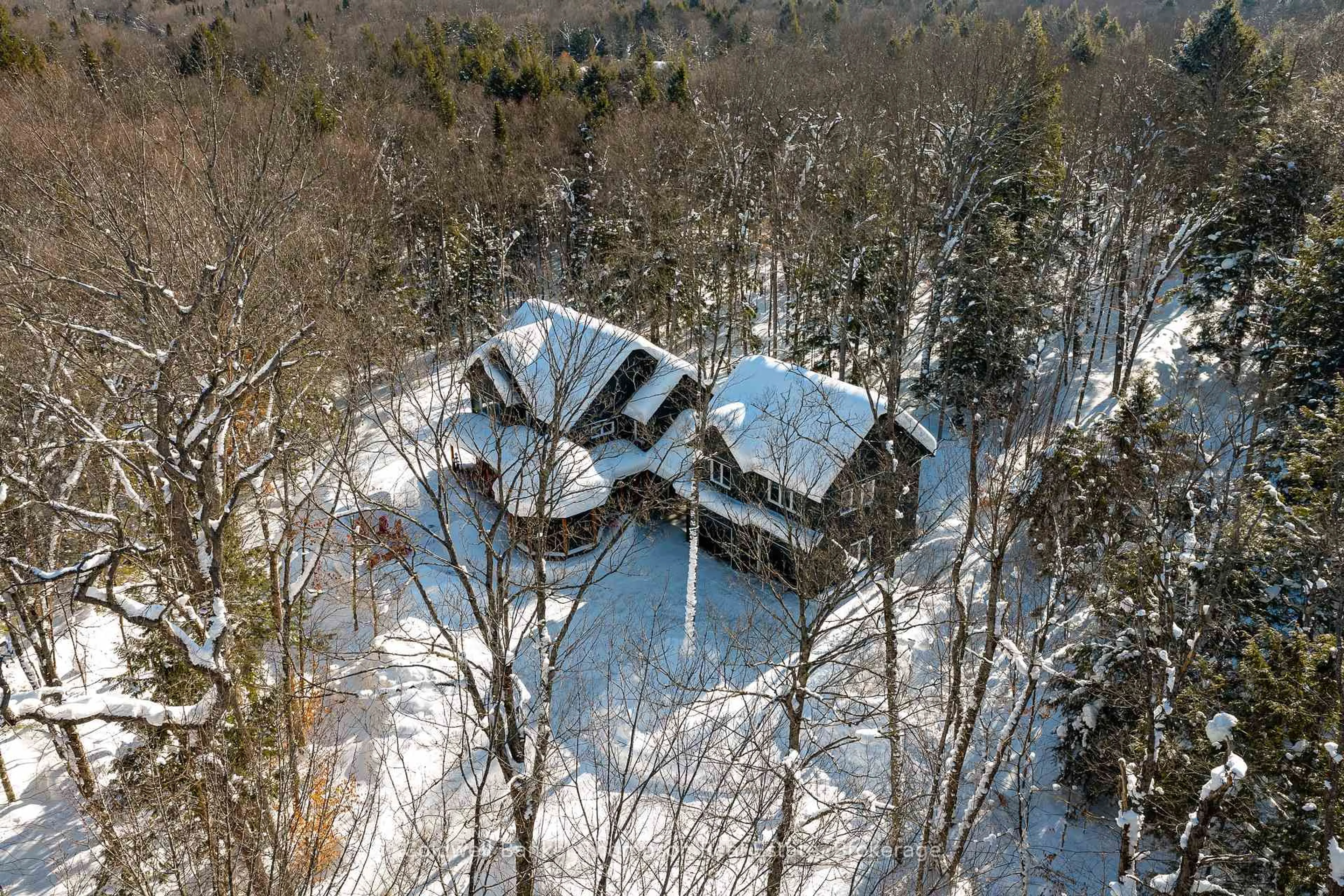 A pic from outside/outdoor area/front of a property/back of a property/a pic from drone, unknown for 4620 Aspdin Rd, Muskoka Lakes Ontario P0C 1J0