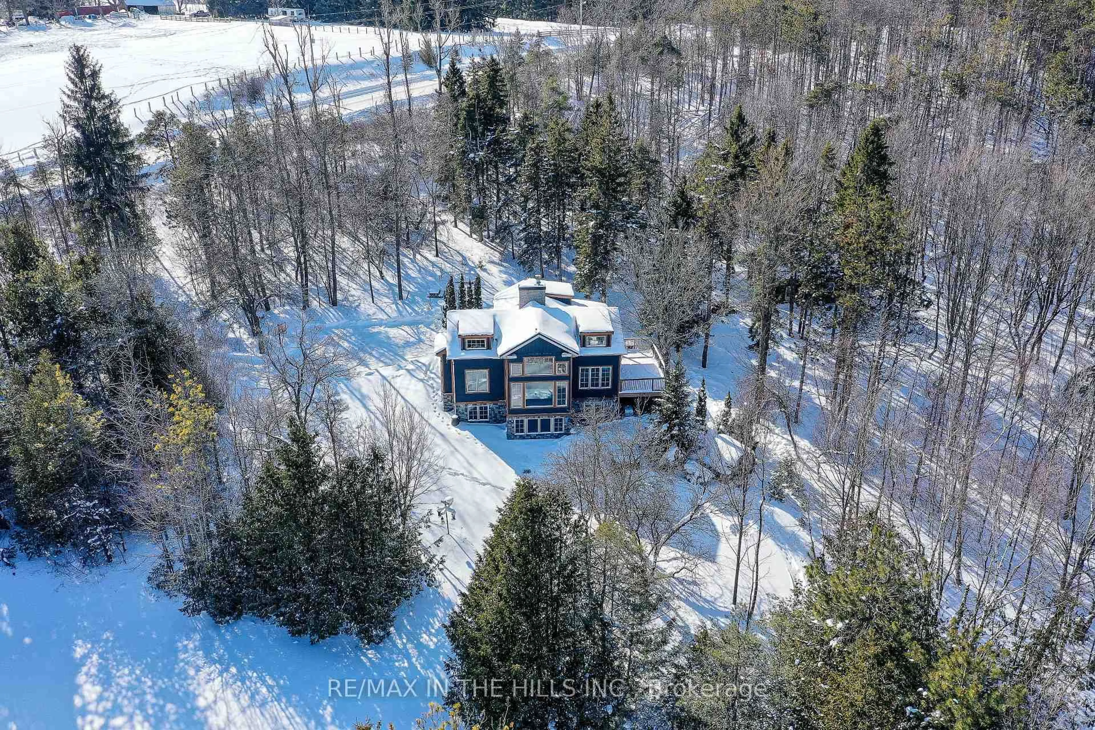 A pic from outside/outdoor area/front of a property/back of a property/a pic from drone, unknown for 427223 25 Sdrd, Mono Ontario L9V 1E6