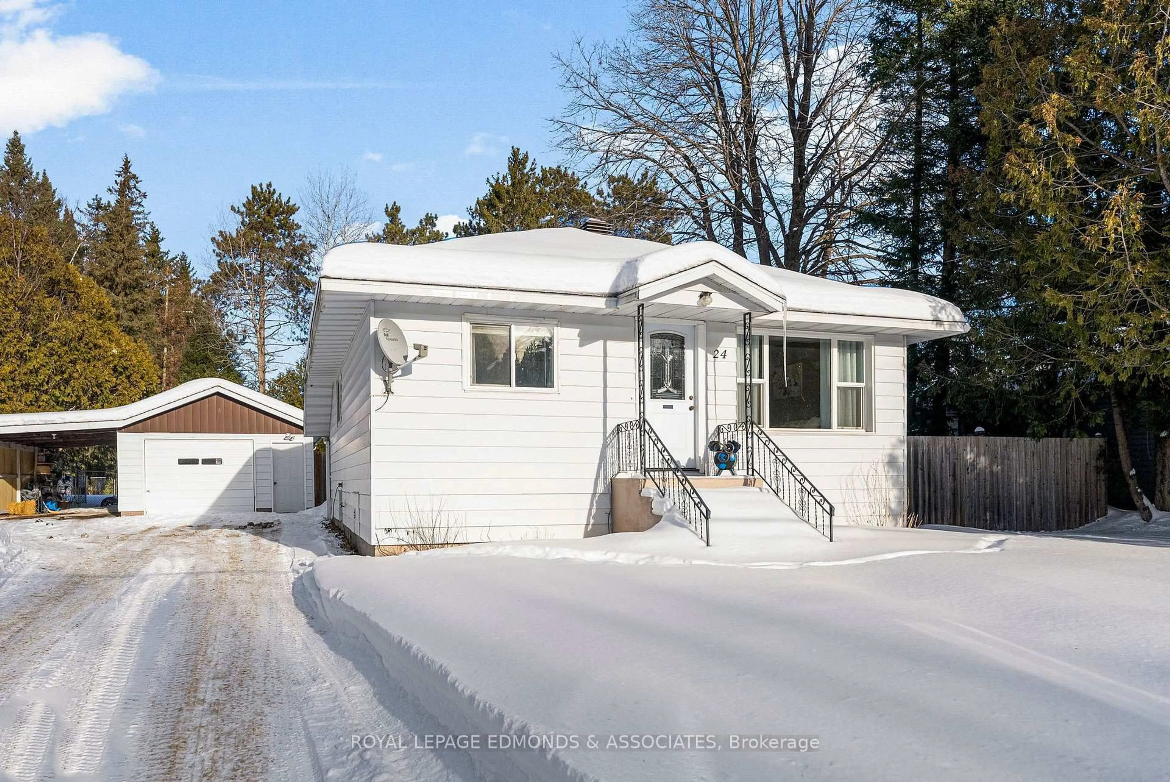 Home with vinyl exterior material, street for 24 Ottawa St, Chalk River Ontario K0J 1J0
