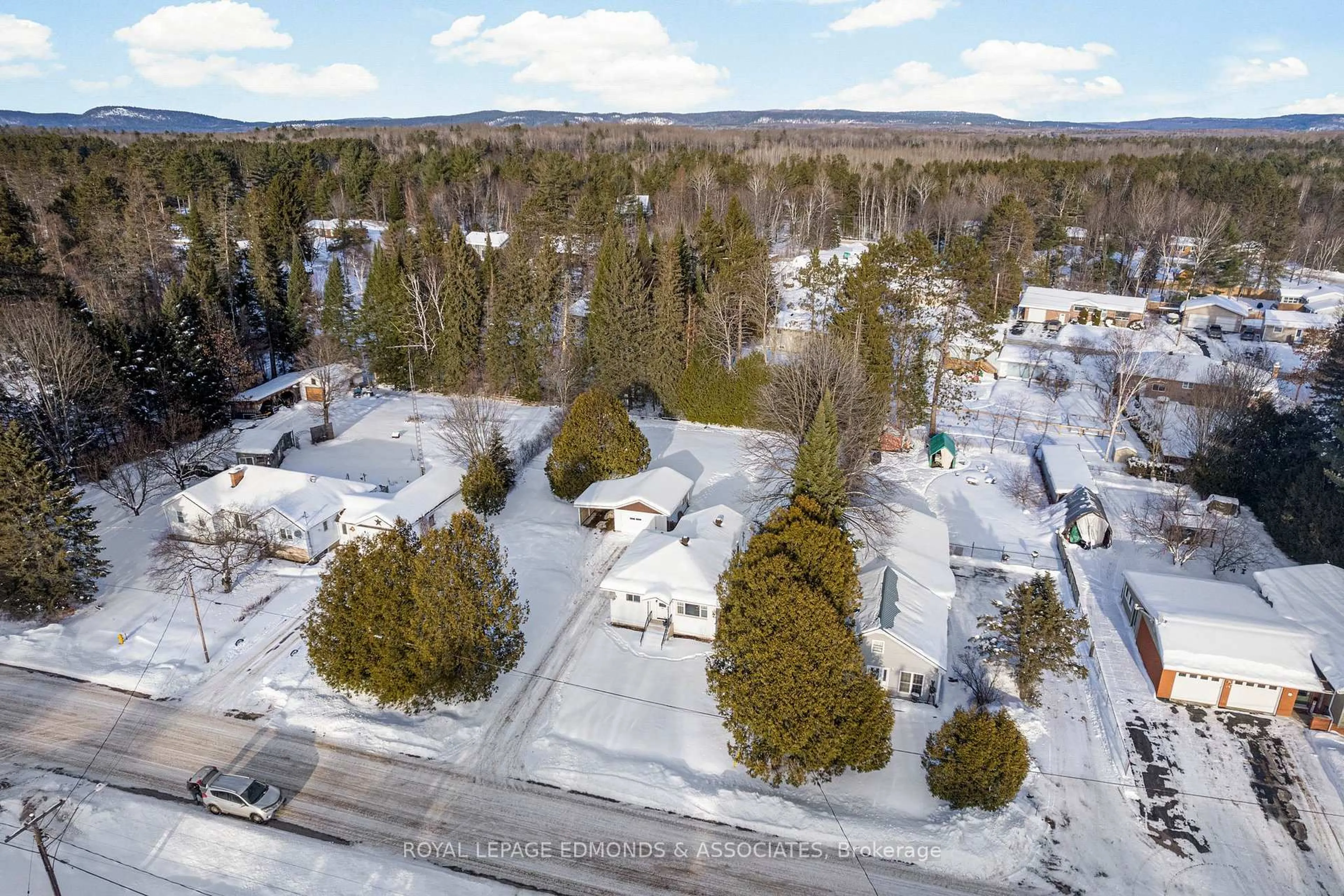 A pic from outside/outdoor area/front of a property/back of a property/a pic from drone, unknown for 24 Ottawa St, Chalk River Ontario K0J 1J0