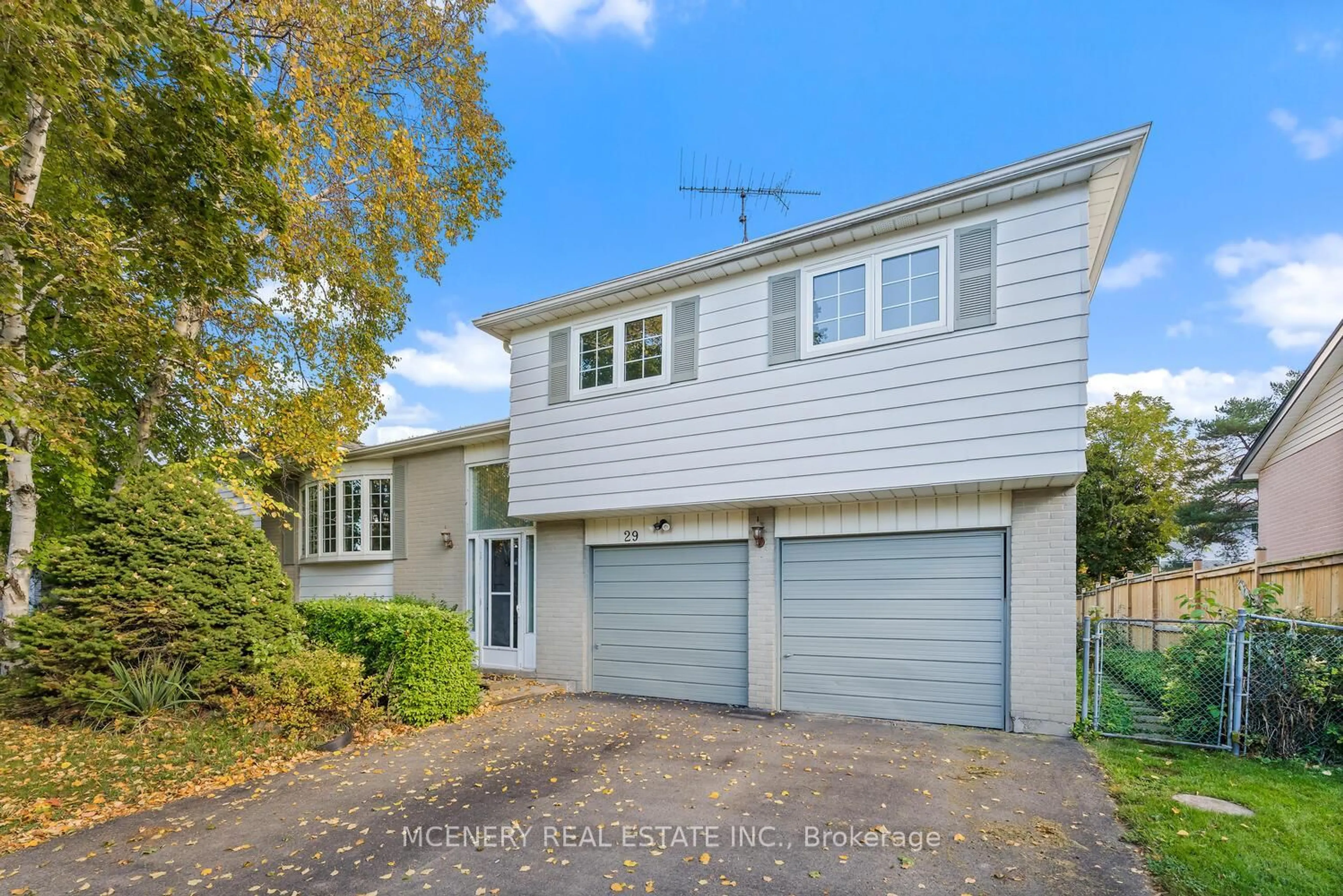 A pic from outside/outdoor area/front of a property/back of a property/a pic from drone, street for 29 Tomwell Cres, Erin Ontario N0B 1T0