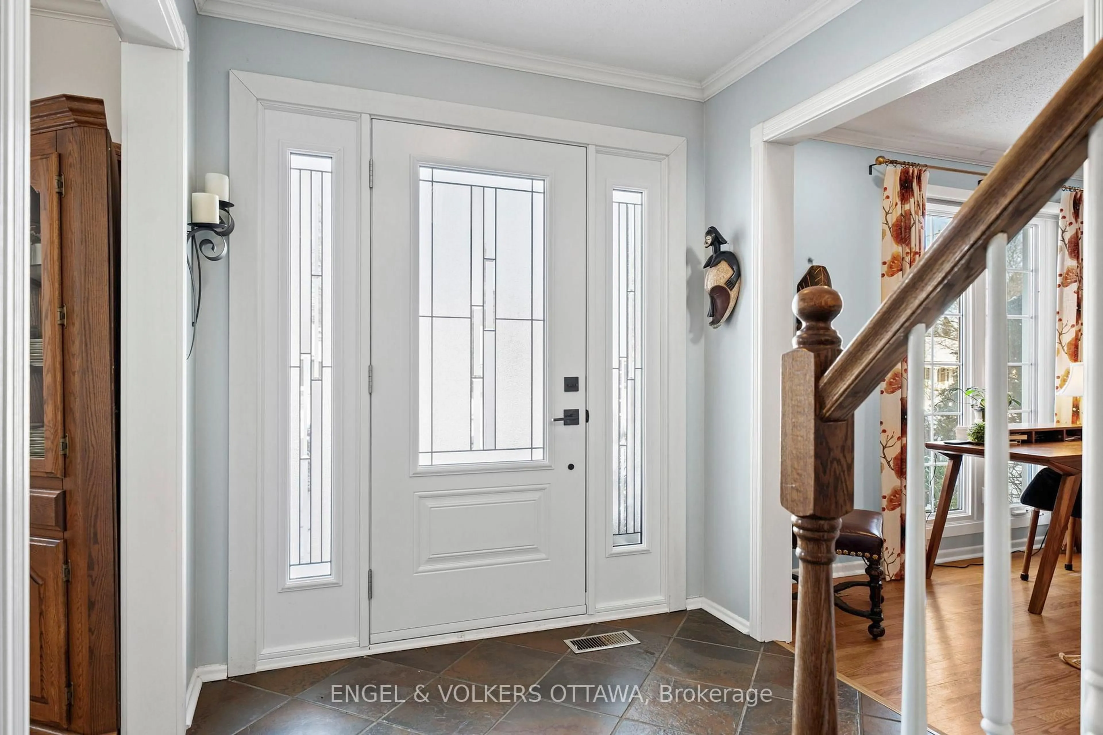 Indoor entryway for 1336 Cahill Dr, Ottawa Ontario K1V 7K4