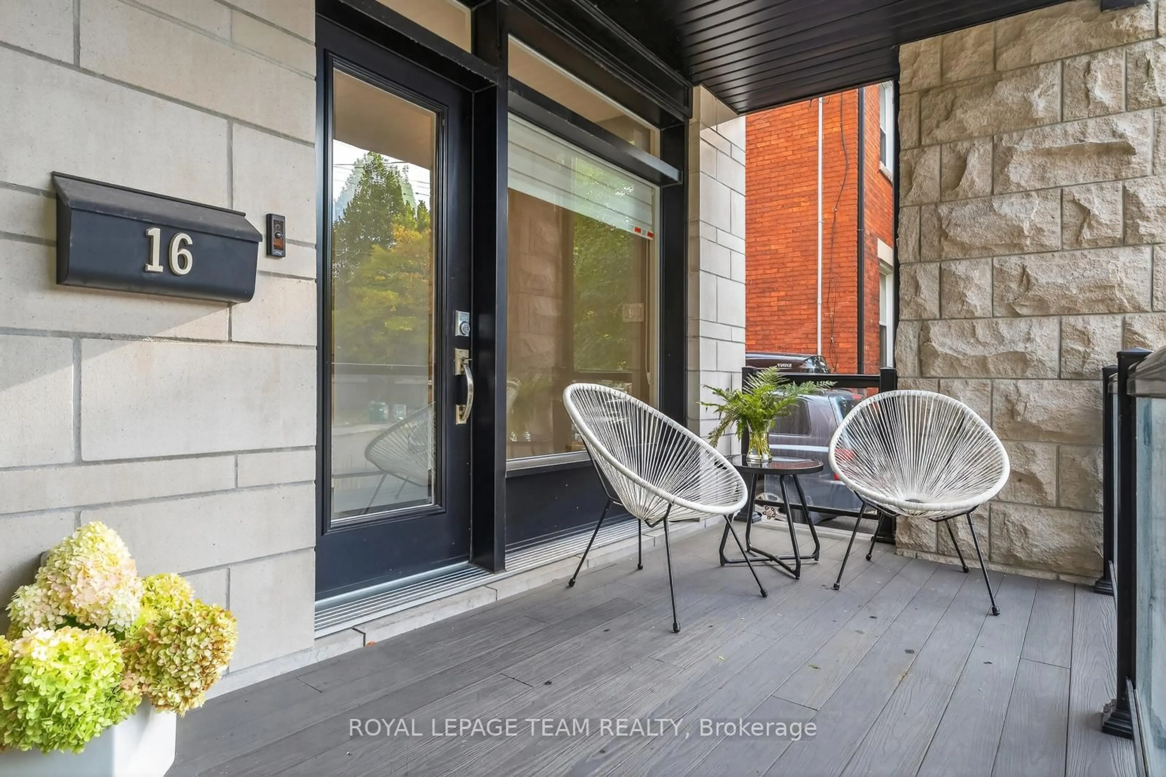 Patio, street for 16 First Ave, Ottawa Ontario K1S 2G2