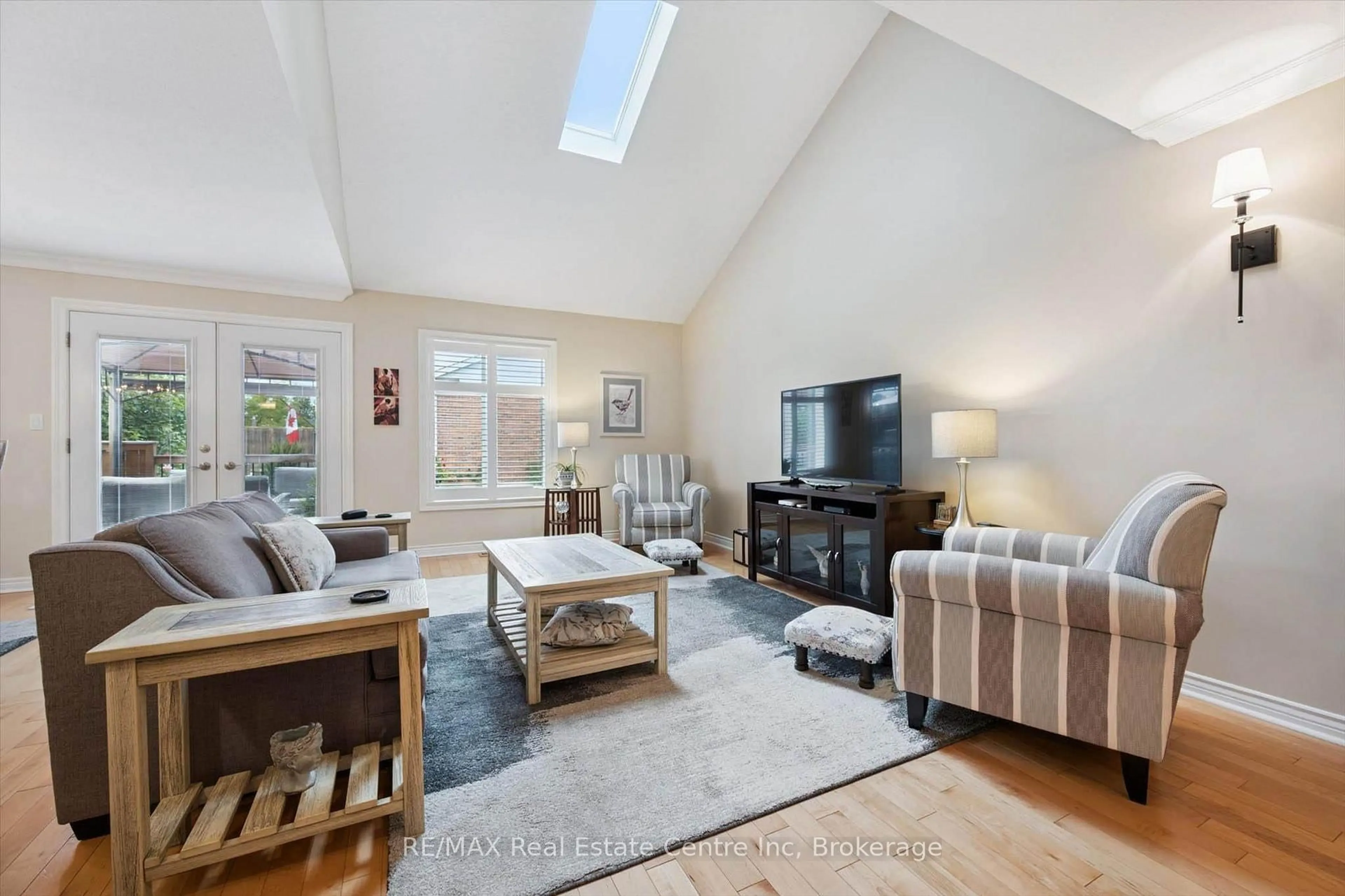 Living room with furniture, unknown for 186 RIVERWALK Pl, Guelph/Eramosa Ontario N0B 2K0