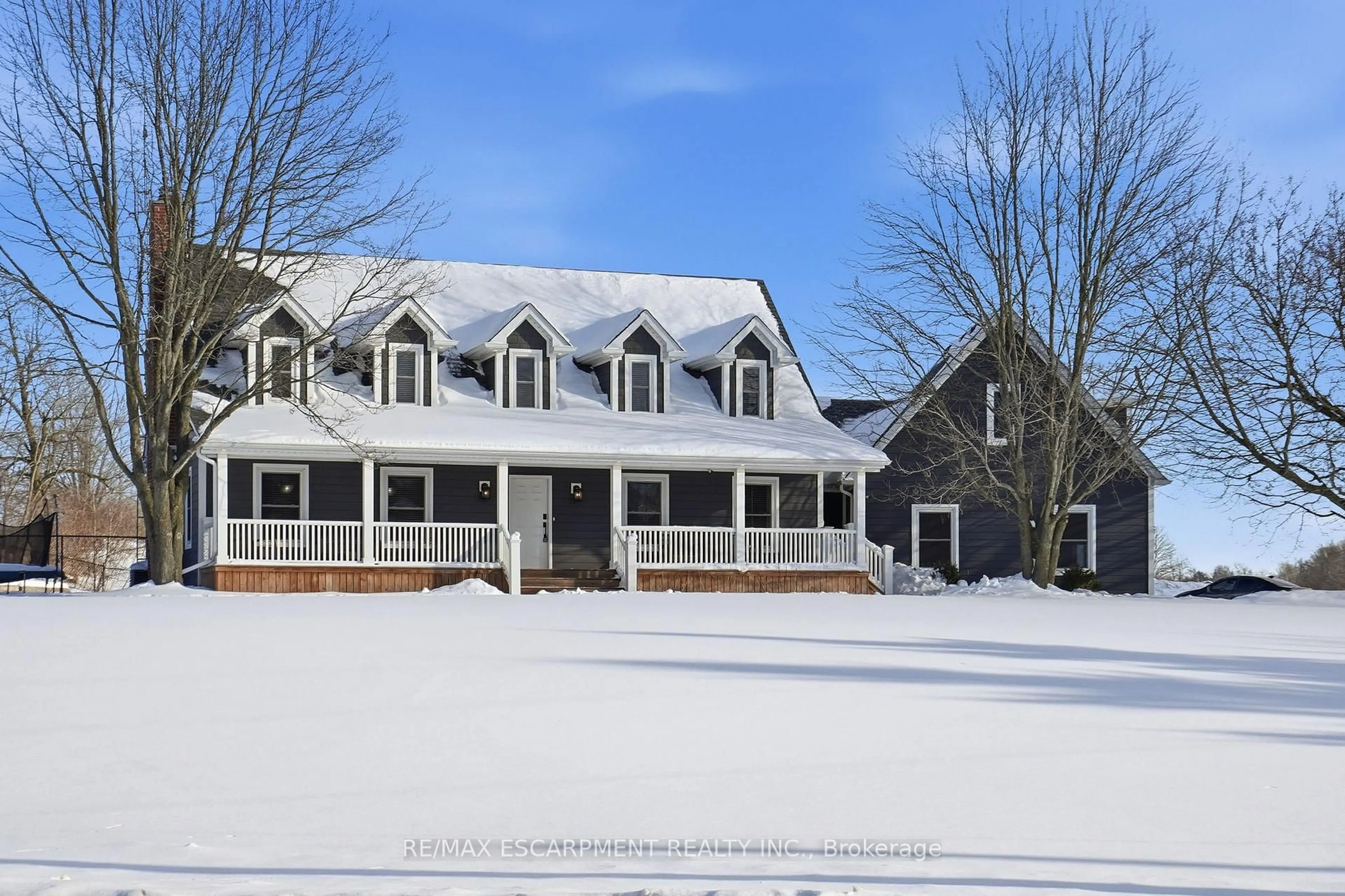 Home with vinyl exterior material, street for 192 Concession 14, Hamilton Ontario N0B 2J0