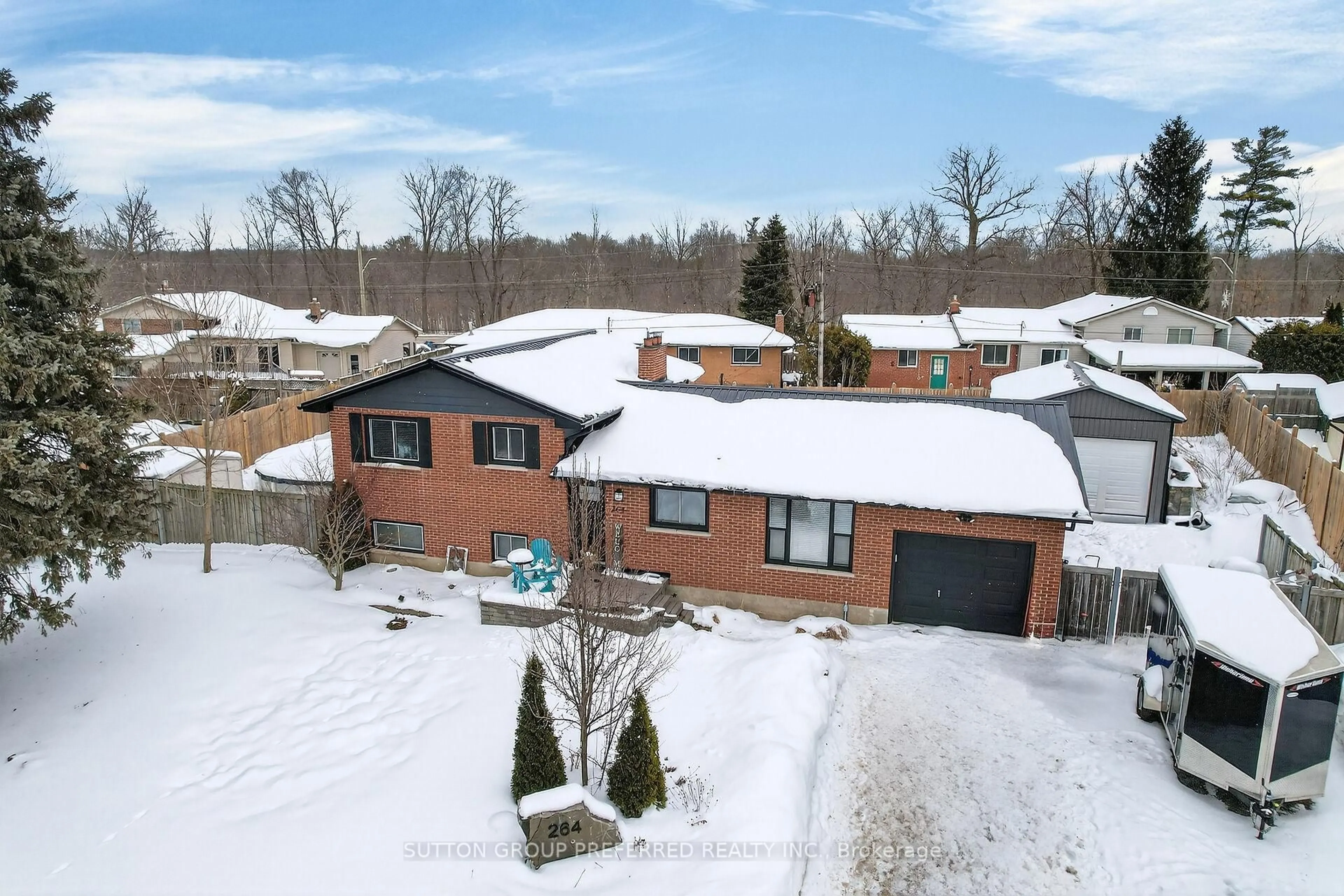 A pic from outside/outdoor area/front of a property/back of a property/a pic from drone, street for 264 Chittick Cres, Thames Centre Ontario N0L 1G3