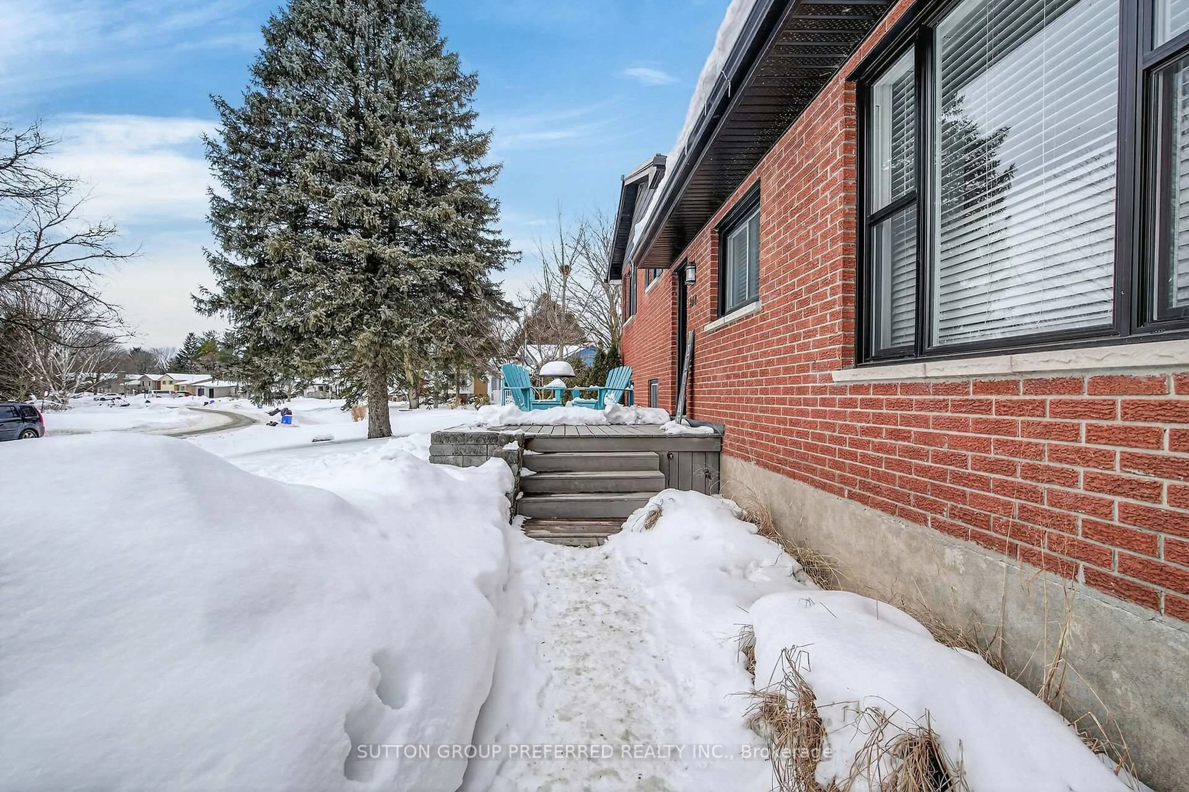 Unknown for 264 Chittick Cres, Thames Centre Ontario N0L 1G3