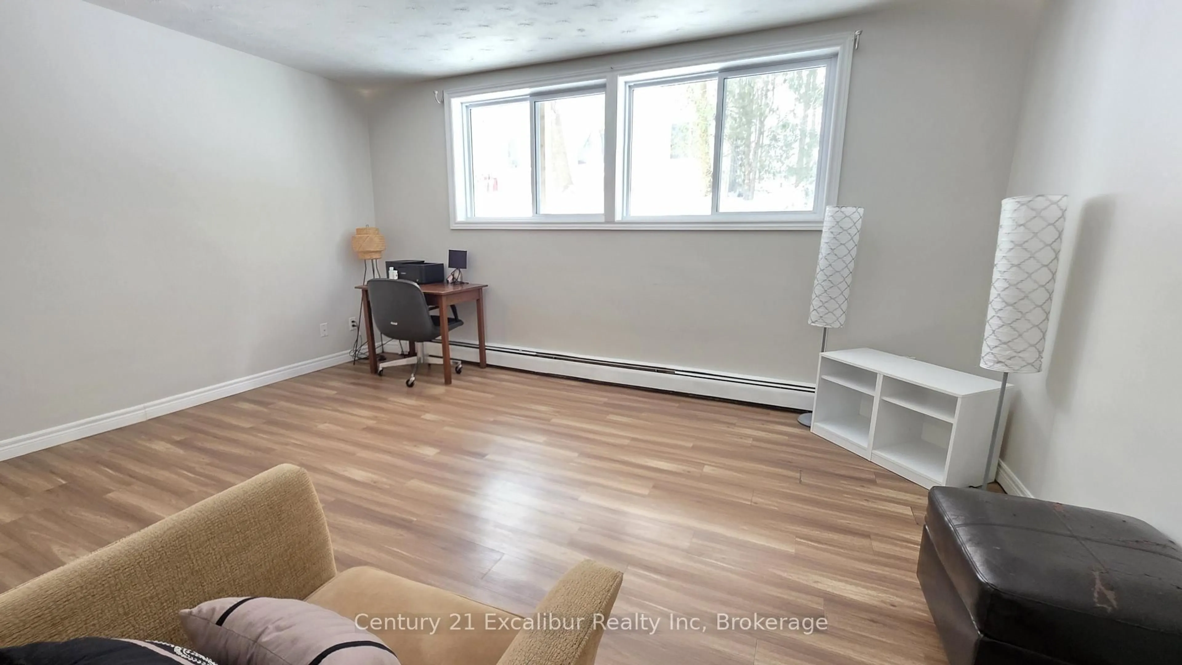 A pic of a room for 320 Queen St #4, Centre Wellington Ontario N1M 1T4