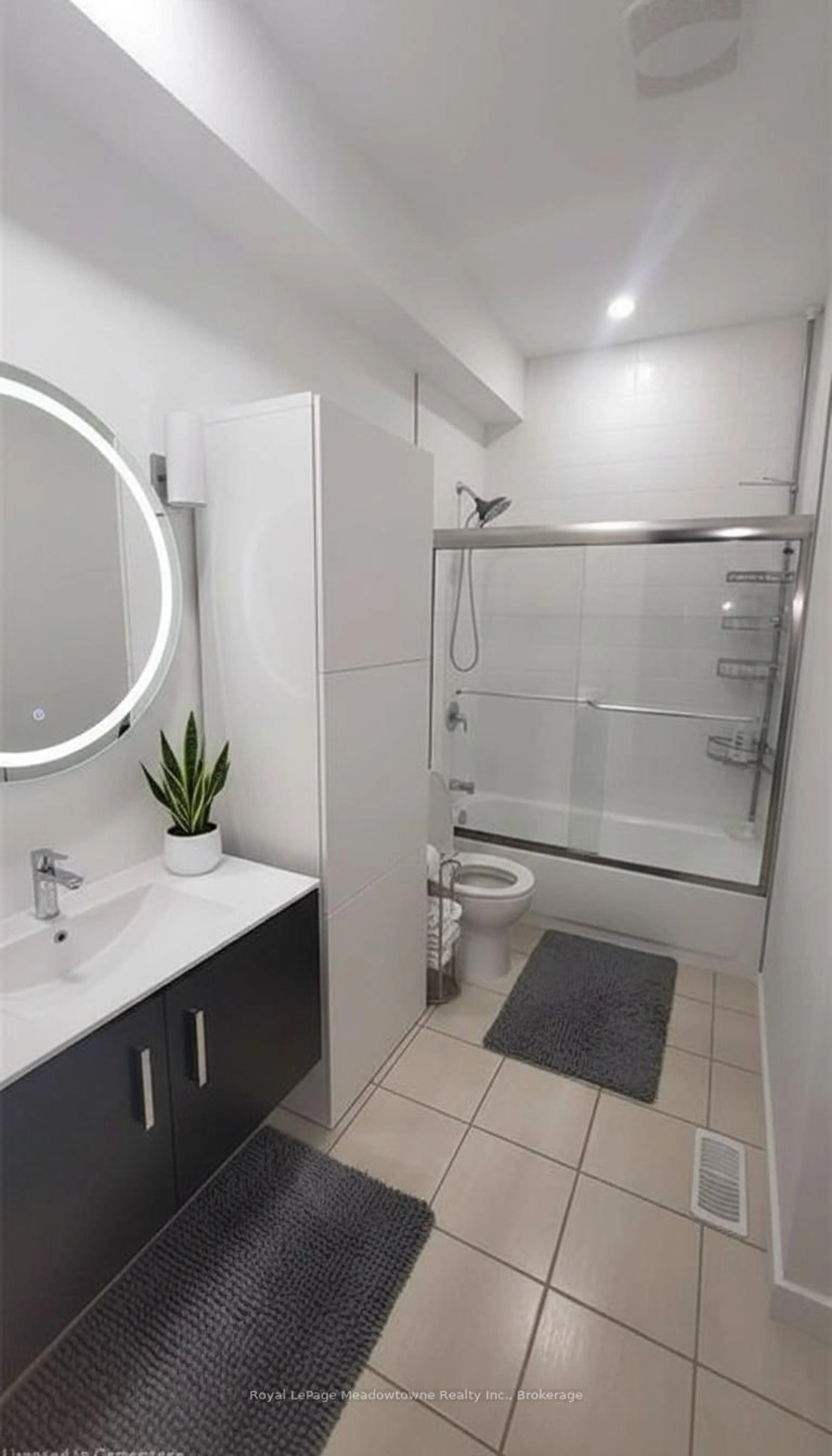 Standard bathroom, unknown for 366 Alberta St, Welland Ontario L3B 0K5