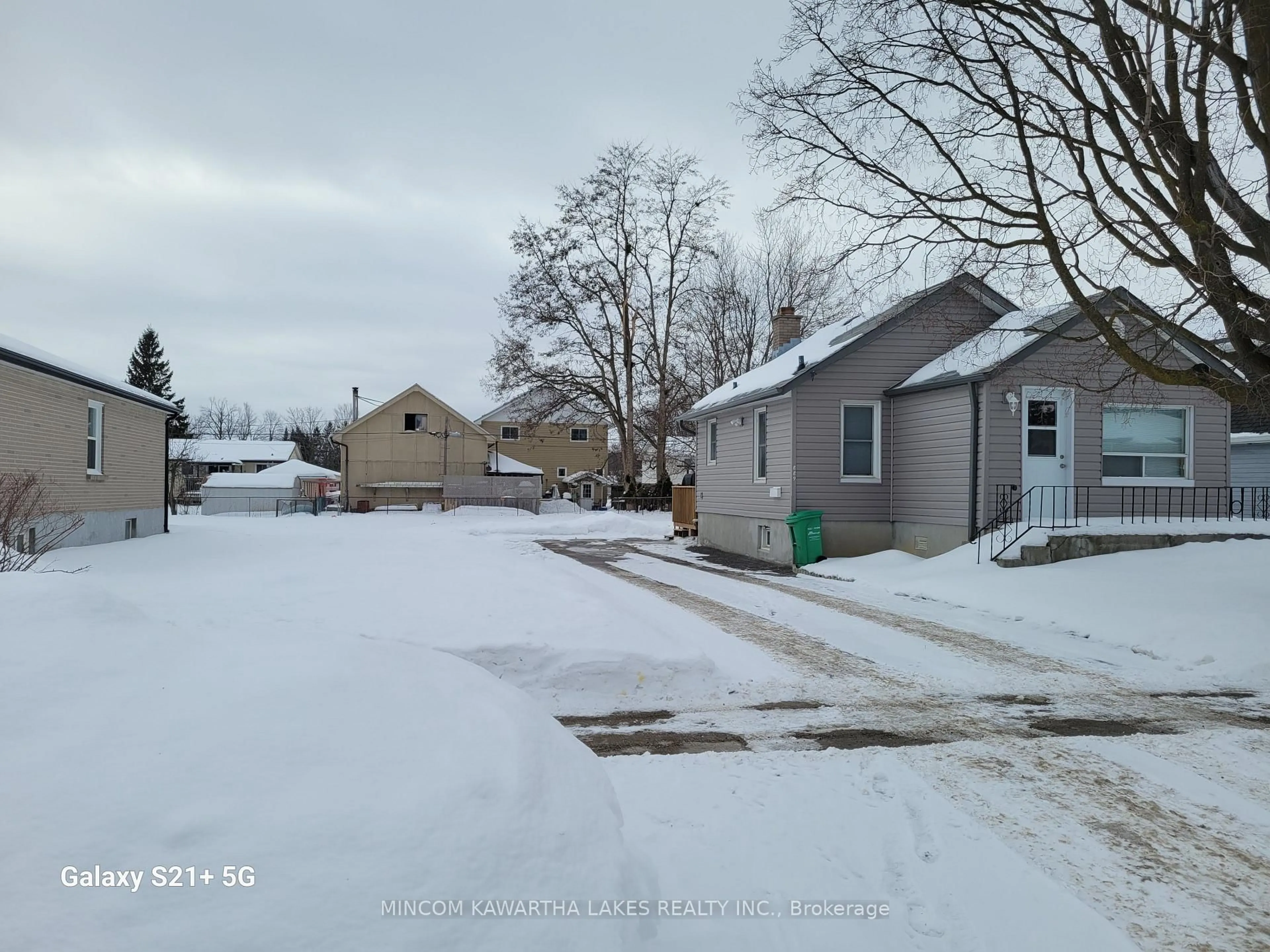 Unknown for 889 Western Ave, Peterborough Ontario K9J 5W1