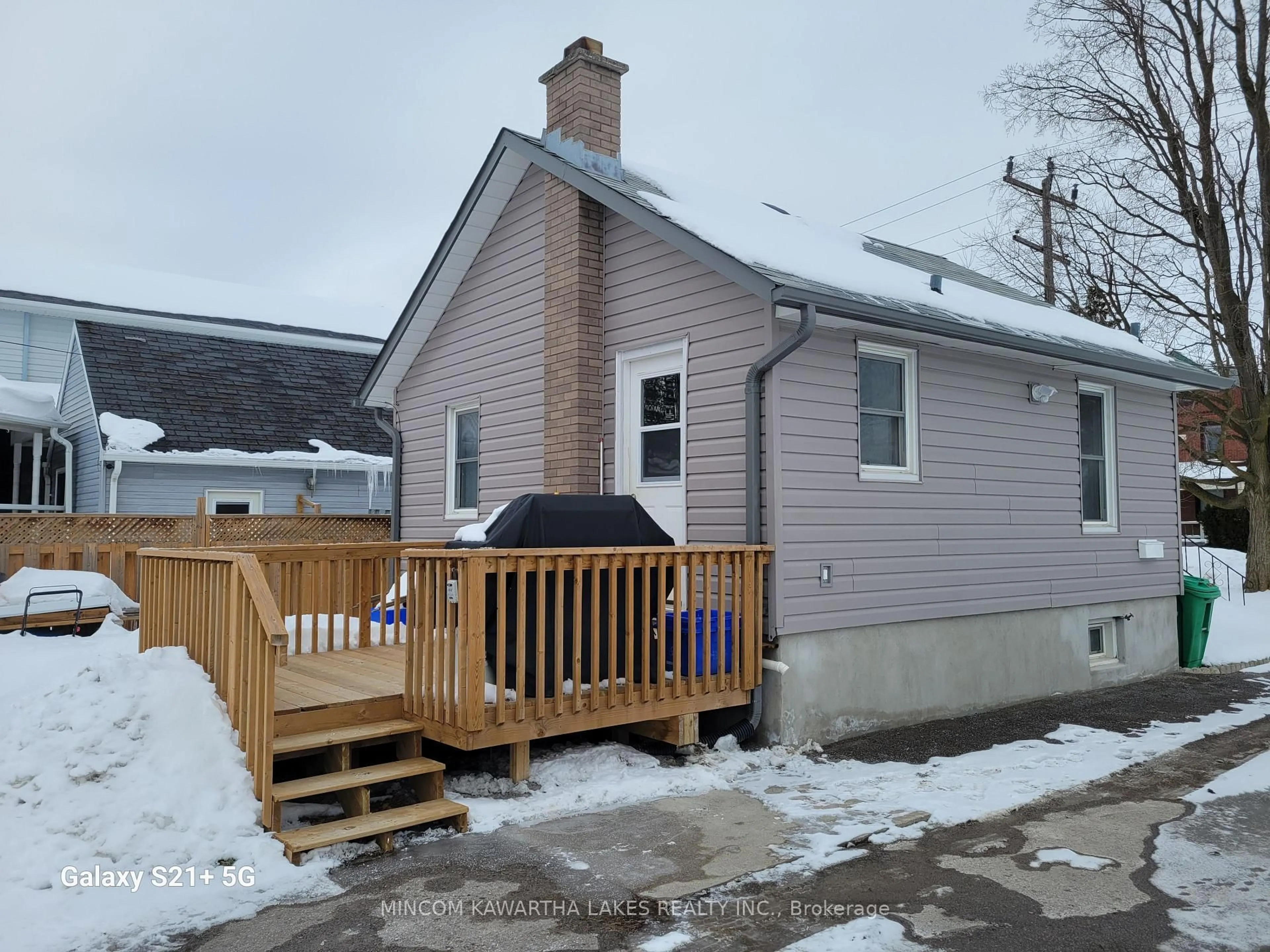 Unknown for 889 Western Ave, Peterborough Ontario K9J 5W1