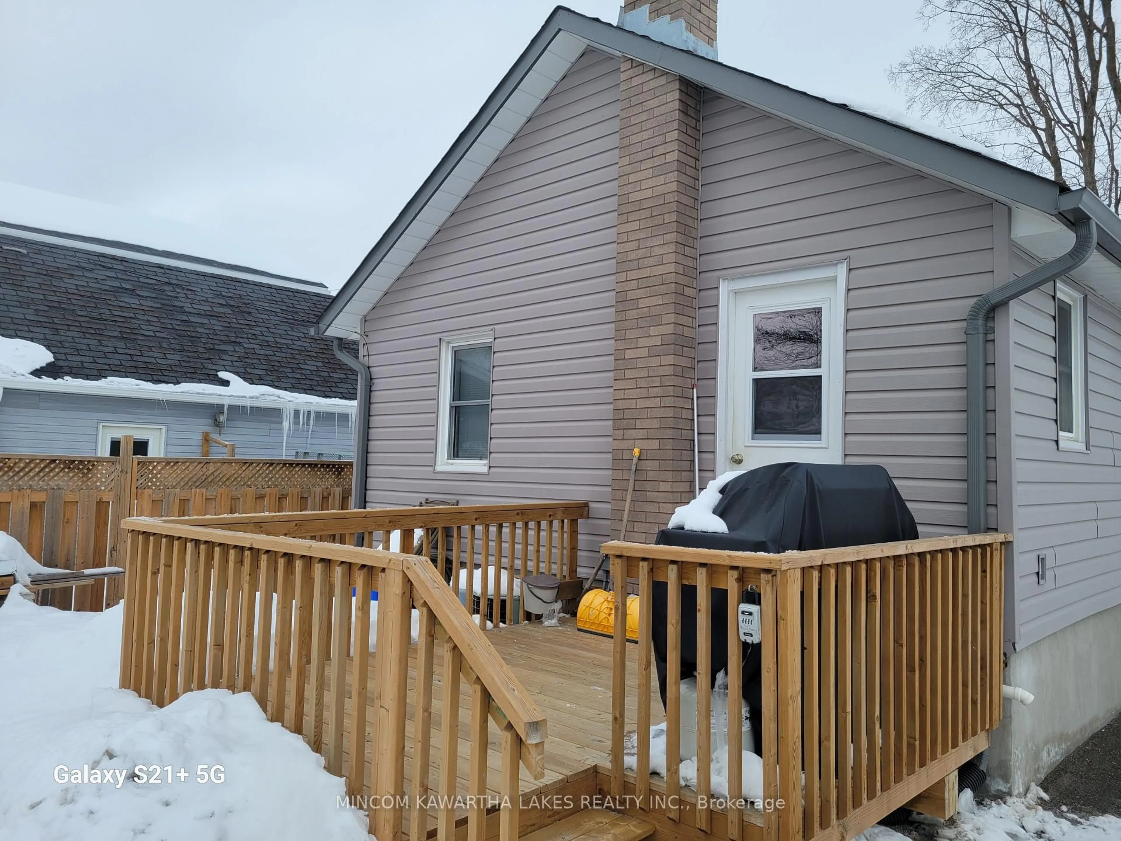 Unknown for 889 Western Ave, Peterborough Ontario K9J 5W1