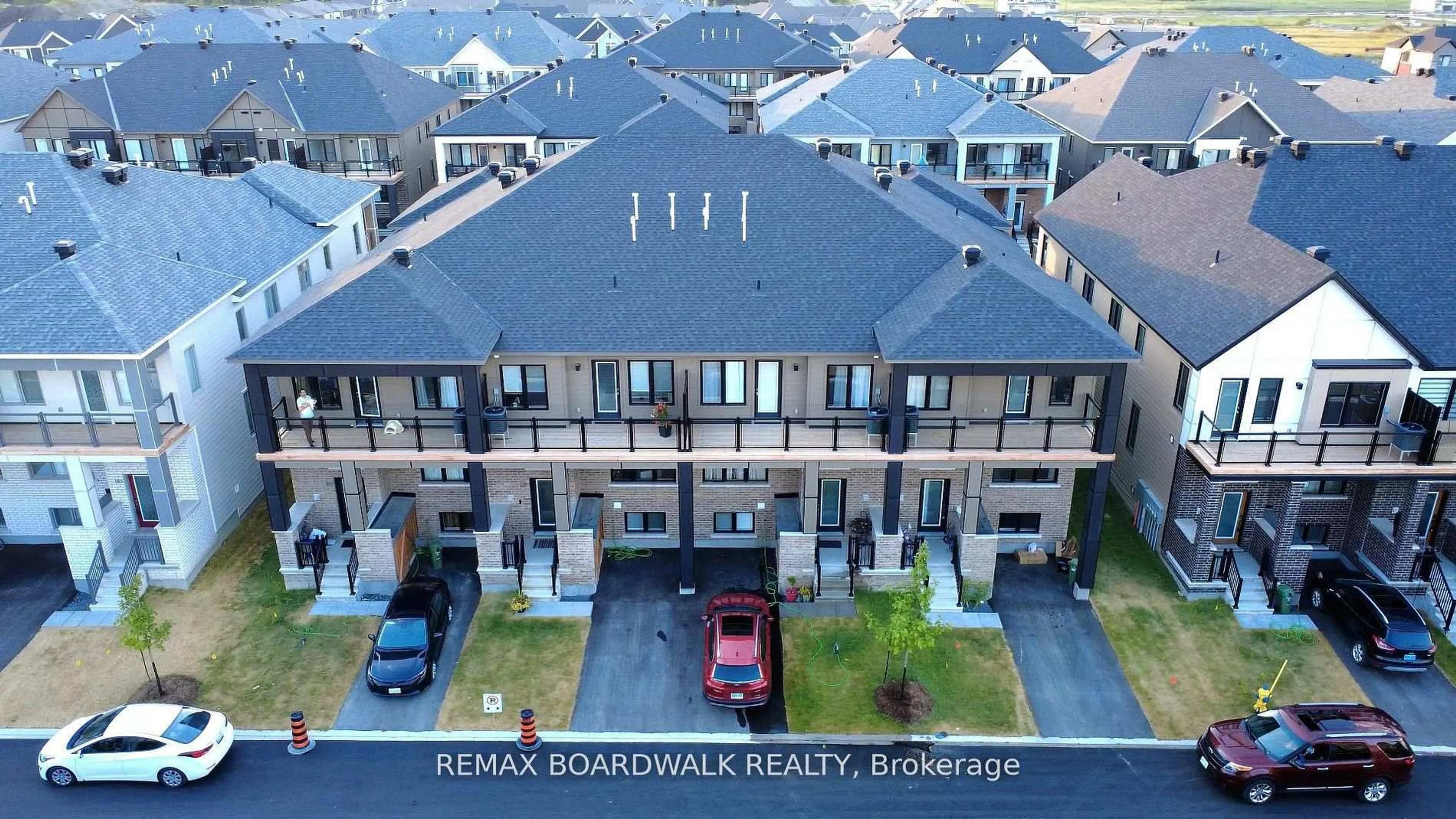 A pic from outside/outdoor area/front of a property/back of a property/a pic from drone, street for 189 Beebalm Cres, Ottawa Ontario K2J 7G9