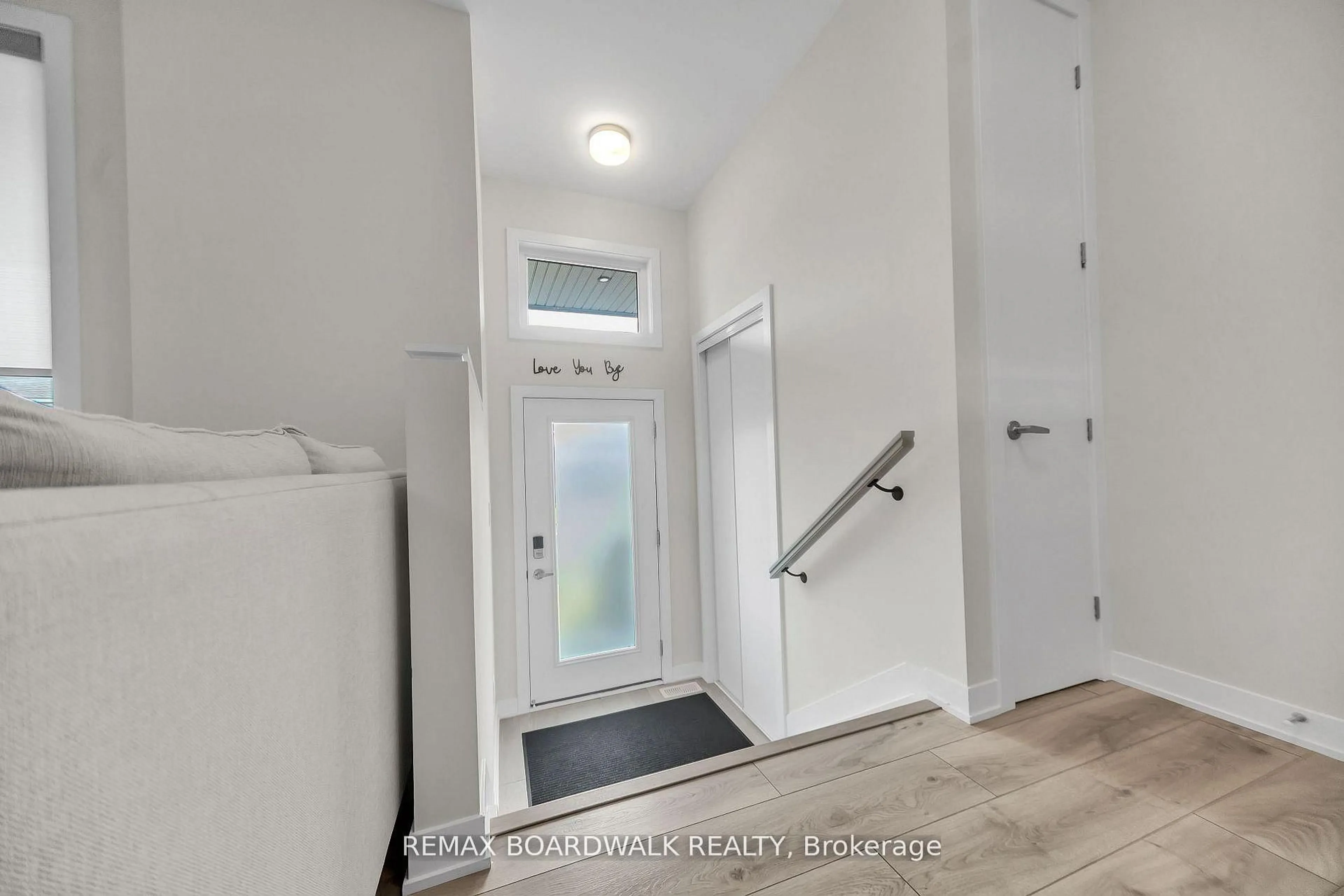 Indoor entryway for 189 Beebalm Cres, Ottawa Ontario K2J 7G9